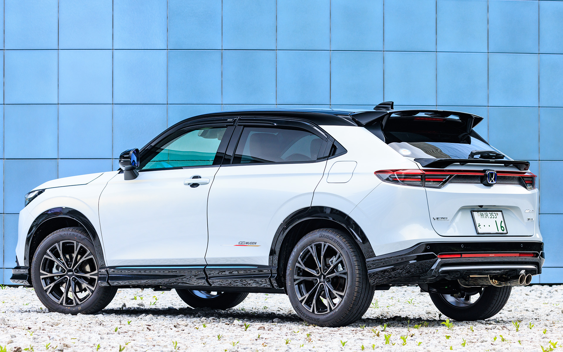 2024年4月に改良した「ヴェゼル」にはエアロ、ホイール、マフラー、パフォーマンスダンパーなどが装着されている