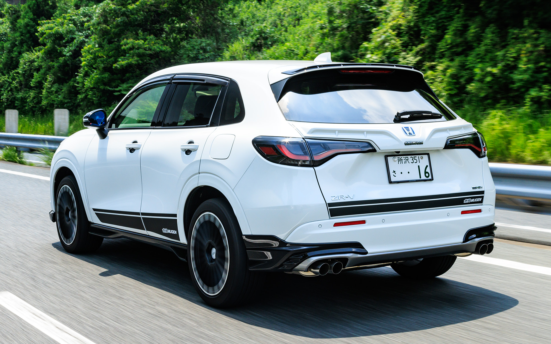 無限のZ-RVは“ベタっ”と地を這うかのようなフィーリングをSUVで生み出していた