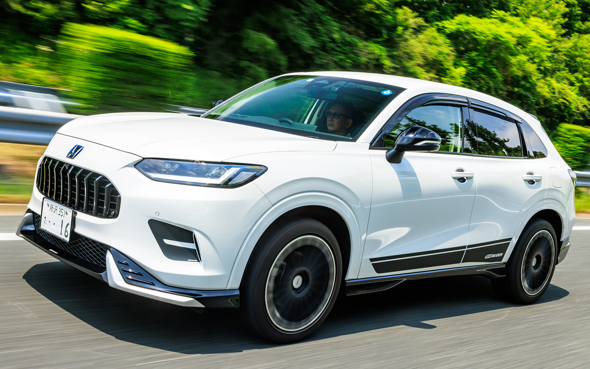 無限のZ-RVは“ベタっ”と地を這うかのようなフィーリングをSUVで生み出していた