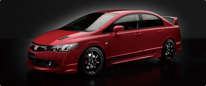 無限初のコンプリートカー「Honda CIVIC MUGEN RR」は、2007年に300台限定で発売