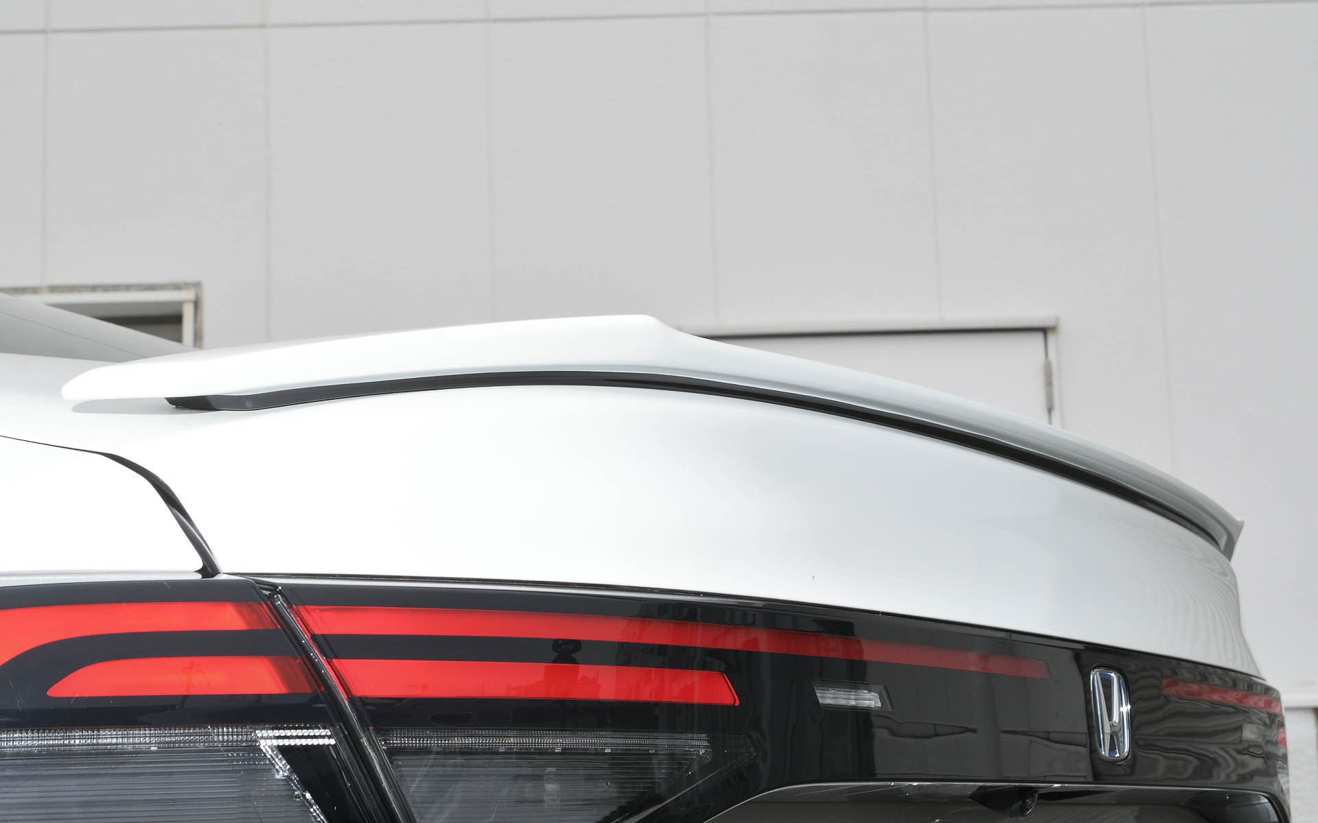 トランクスポイラー