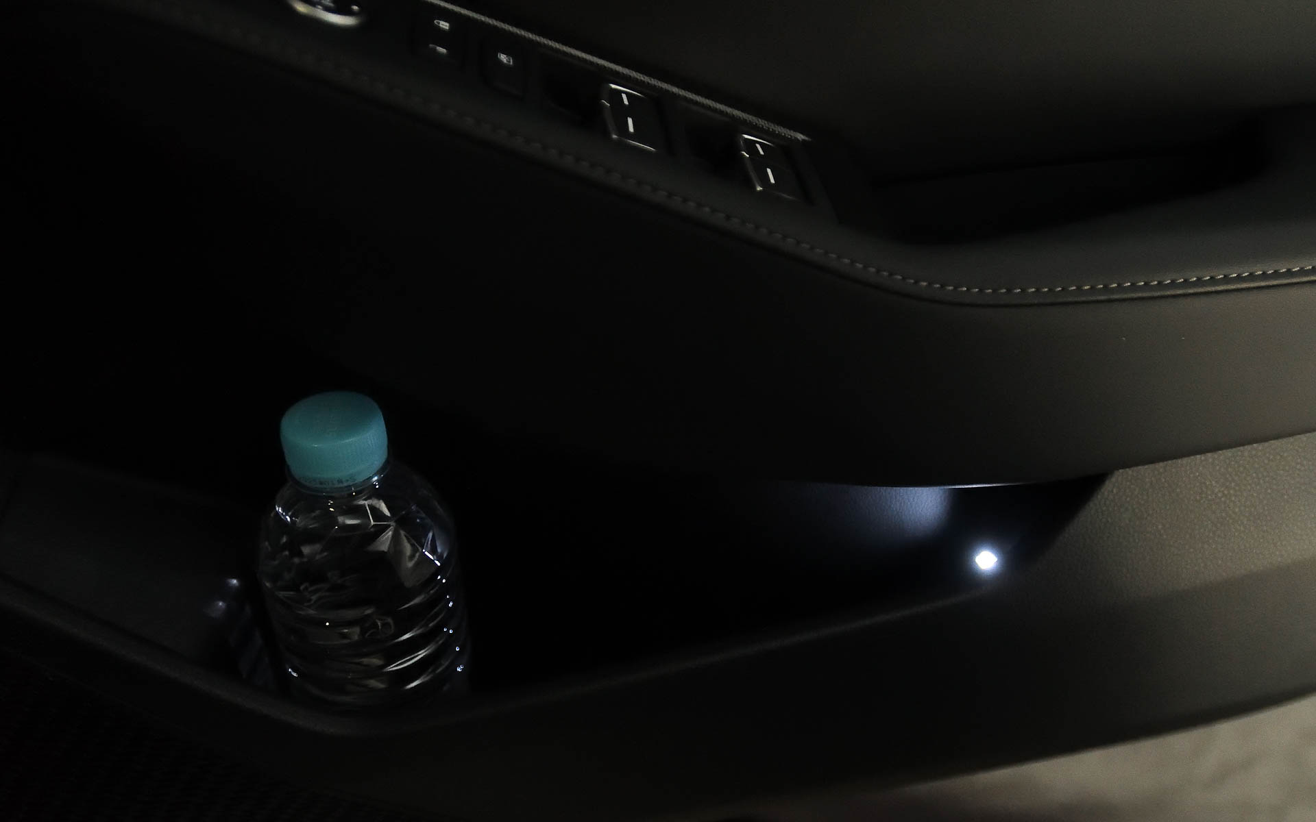 ドアポケットイルミネーション