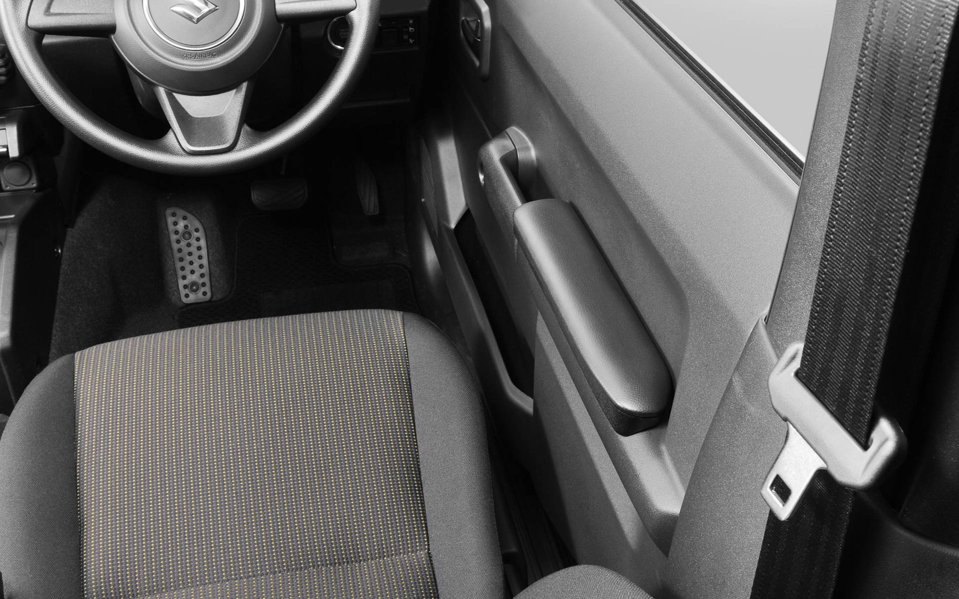 粘着テープで固定するだけで装着可能