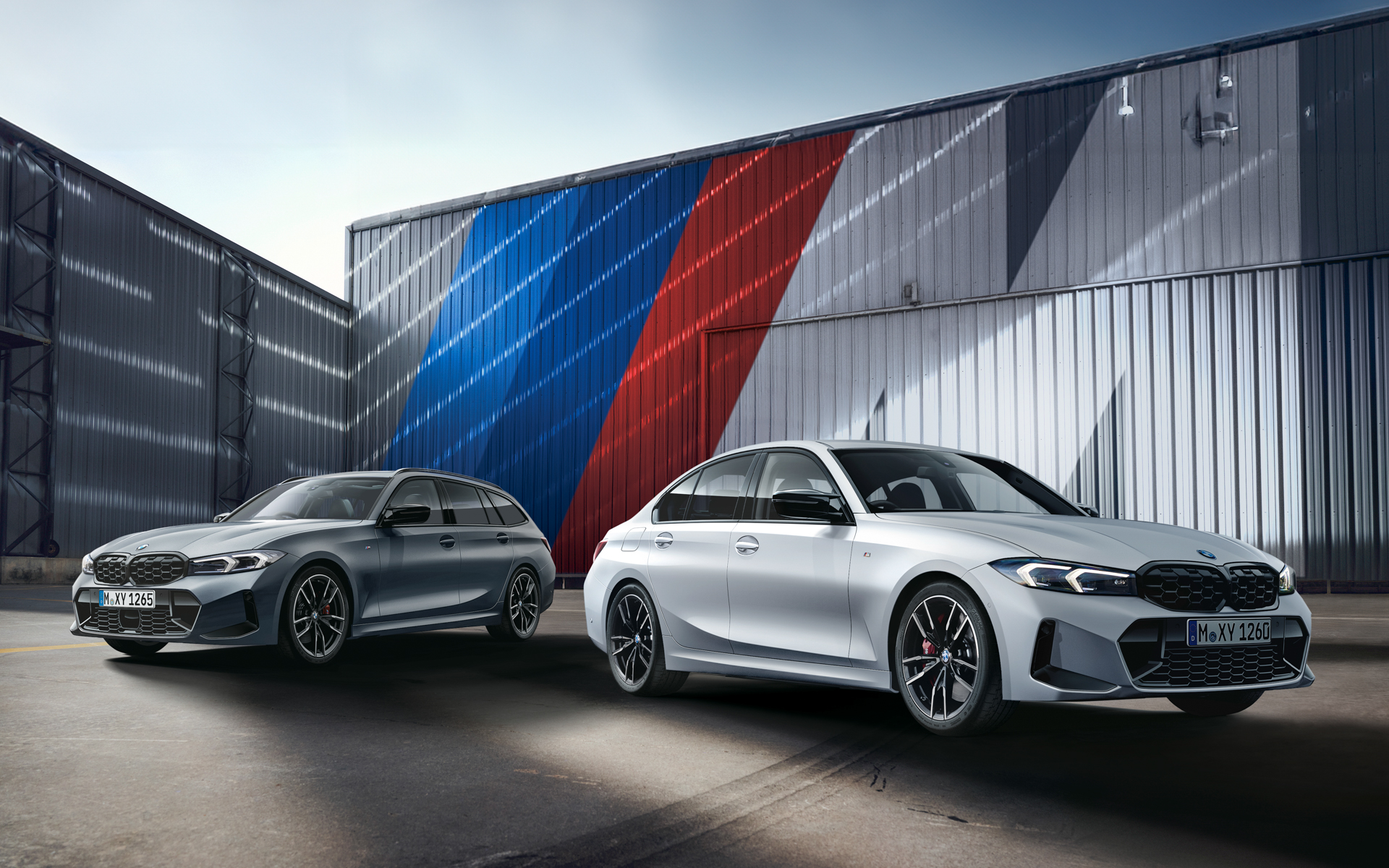 M340i xDrive ツーリング Limited（左）、M340i xDrive Limited（右）