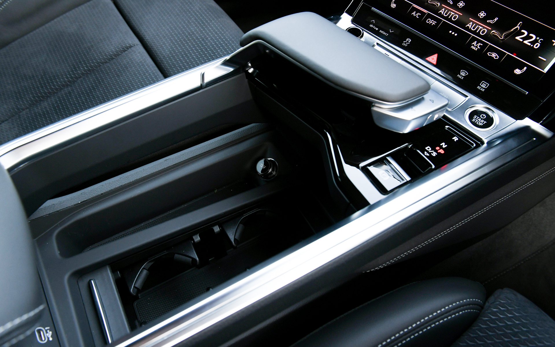 コンソールのドリンクホルダー