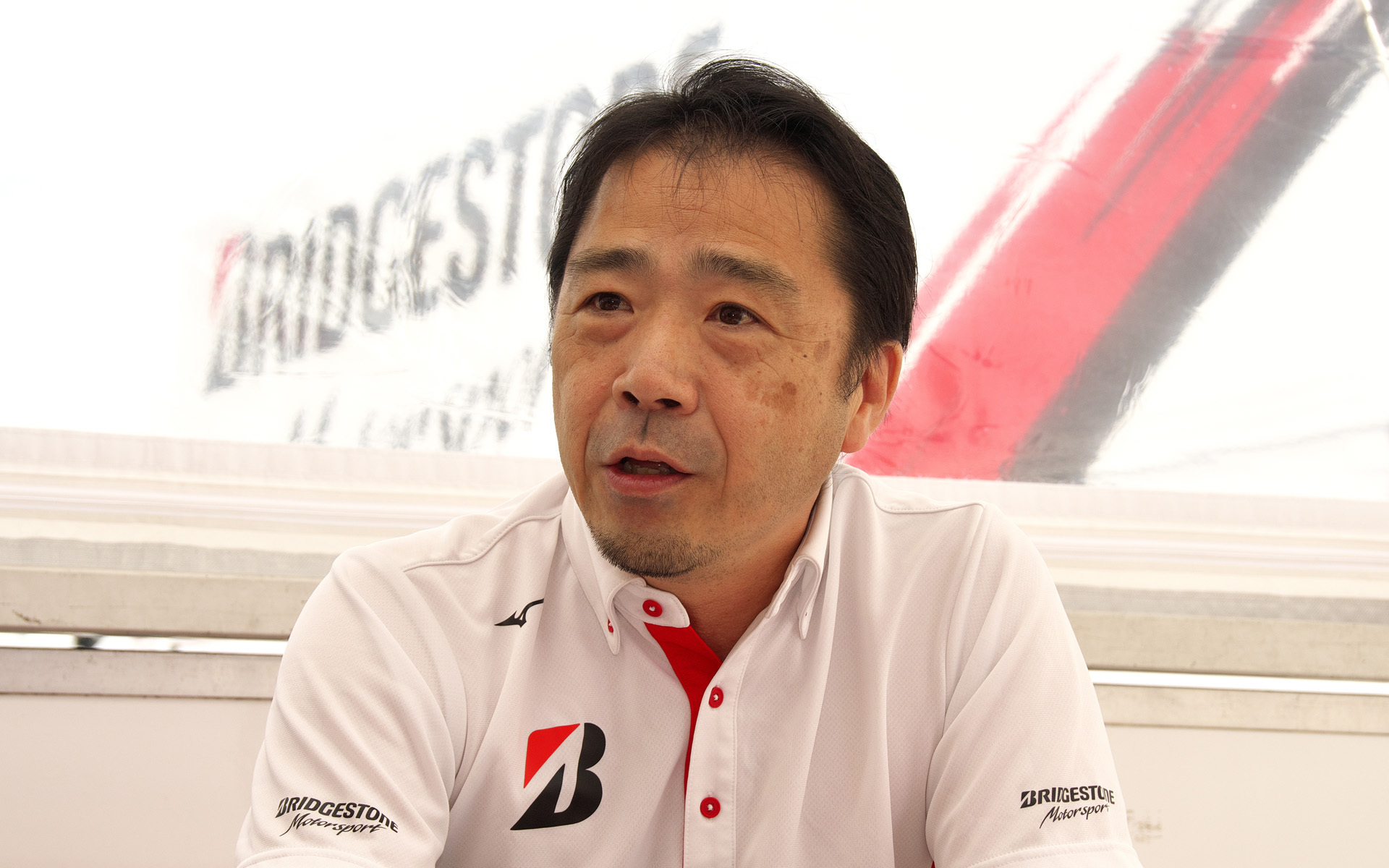 株式会社ブリヂストン グローバルモータースポーツオペレーション部門長 内田達也氏。2024年のブリヂストン陣営はGT500クラスでタイヤの供給先が増えたため、各サーキットで非常に多忙となっている。そのなかで新ルールに対応するための性能開発が進んでいる