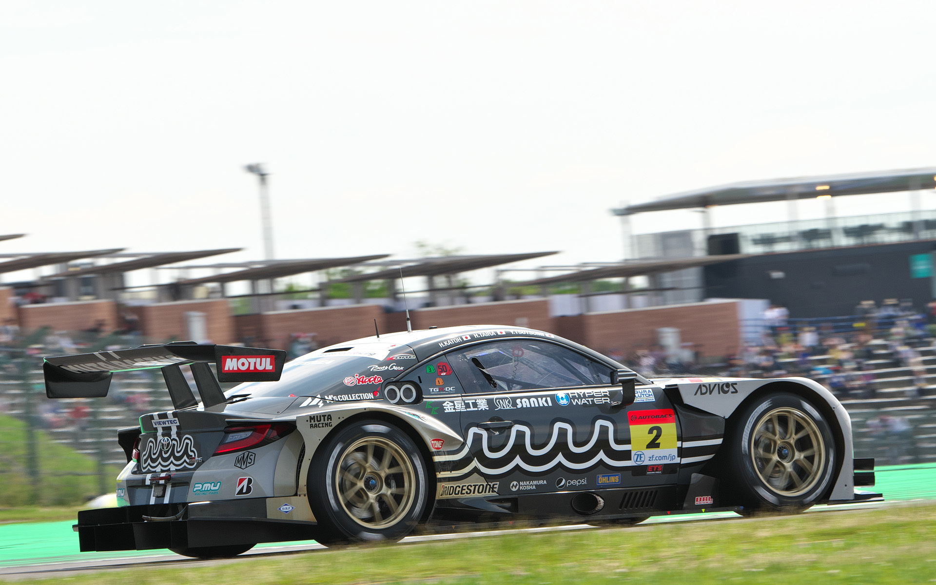 ブリヂストンのタイヤを履くGT300クラスの2号車 muta Racing GR86 GT（堤優威/平良響/加藤寛規組）