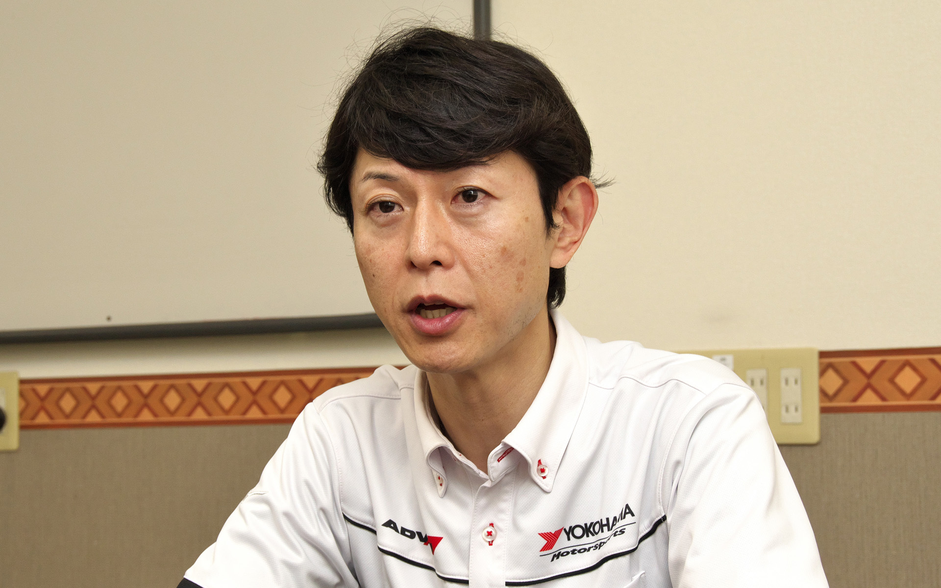 ロングライフで長く使うタイヤは「耐えられるゴム」という表現がふさわしいという