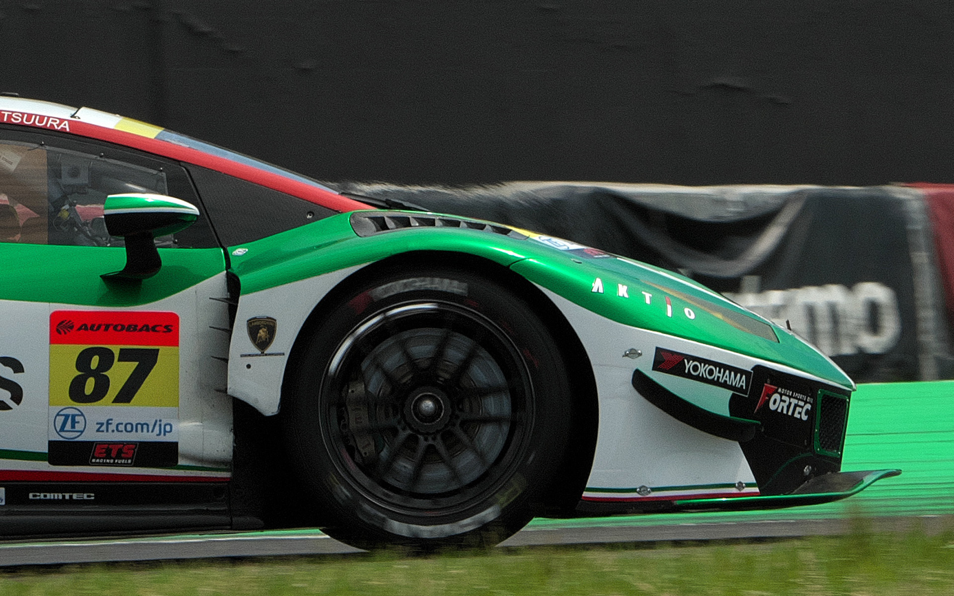 GT300は参加車両の種類が多く重量もさまざま