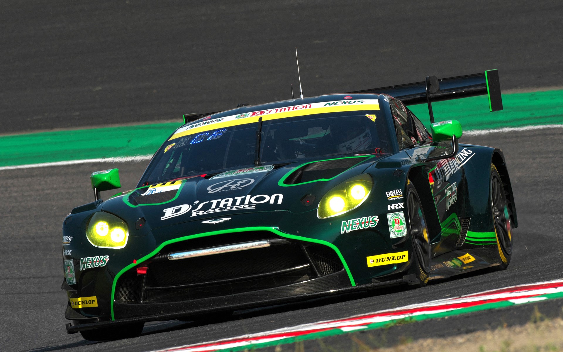 GT300クラスは5台に供給。第3戦鈴鹿サーキットでは777号車 D'station Vantage GT3が予選でポールポジションを獲得し、決勝でも優勝するという強さを見せた