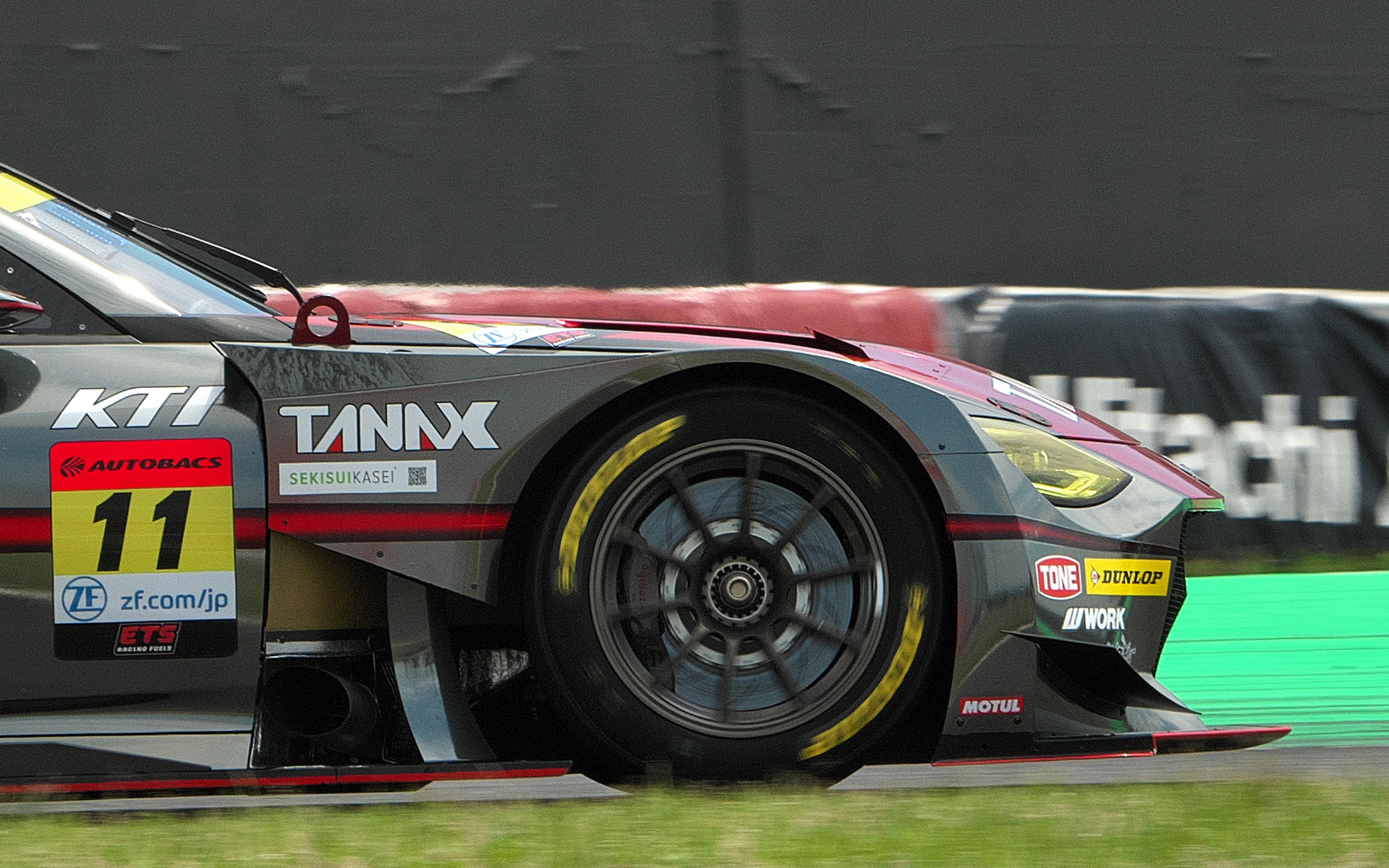 同じスペックのタイヤであっても前後のタイヤの作り方は変わってくるという