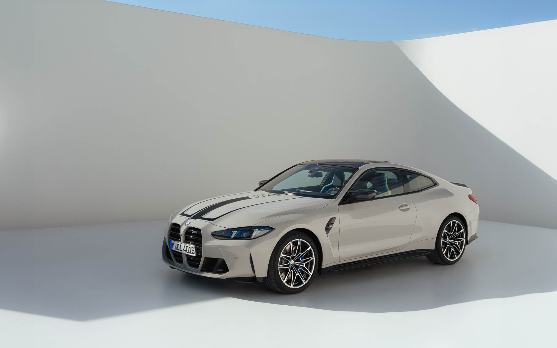 ボディサイズは4805×1885×1400mm（全長×全幅×全高）、ホイールベースは2855mm。最高出力390kW/6250rpm、最大トルク650Nm/2750-5730rpmを発生する直列6気筒3.0リッターガソリンターボエンジンを搭載。WLTC燃費は9.8km/L