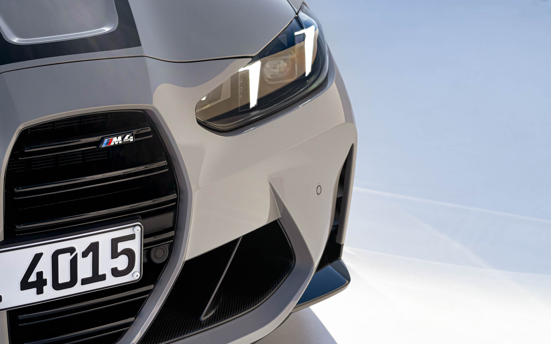 ボディサイズは4805×1885×1400mm（全長×全幅×全高）、ホイールベースは2855mm。最高出力390kW/6250rpm、最大トルク650Nm/2750-5730rpmを発生する直列6気筒3.0リッターガソリンターボエンジンを搭載。WLTC燃費は9.8km/L