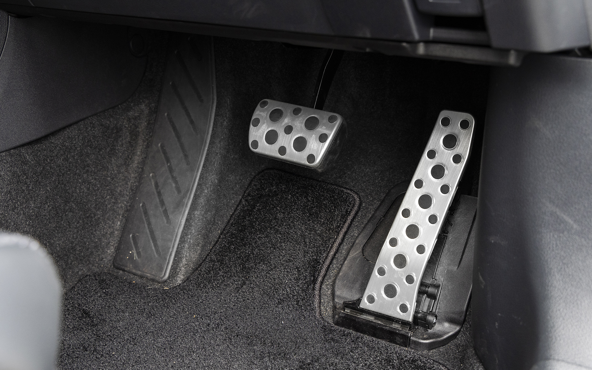 Direct Shift-8AT仕様のシフトとペダルまわり