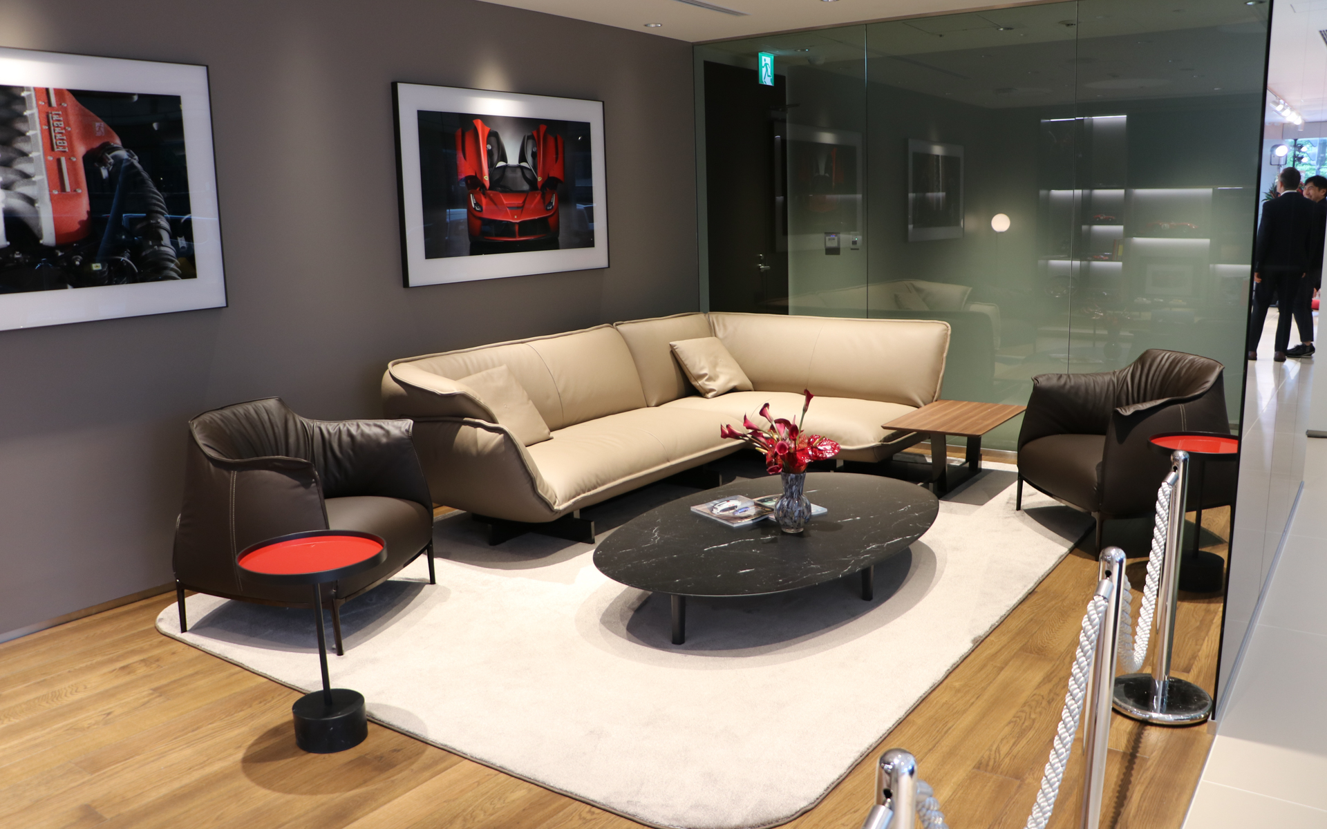 ゆったりとくつろげるラウンジも設けられている