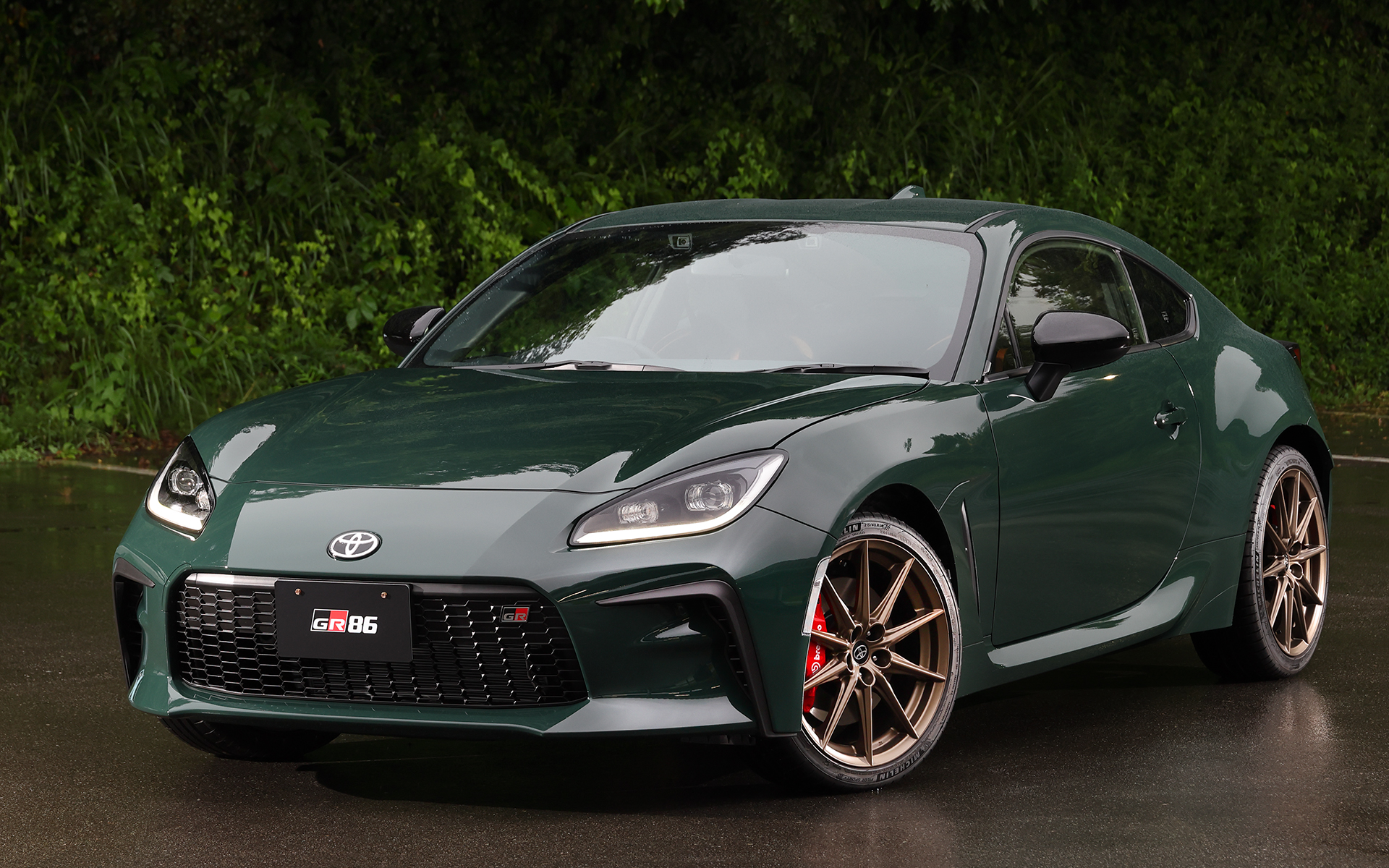 試乗会会場には7月12日～7月28日の期間限定で抽選申し込みを受け付けるGR86の特別仕様車「RZ“Ridge Green Limited”」が展示された。価格は6速MTが389万7000円、6速ATが399万5000円で、10月ごろから200台限定で販売する