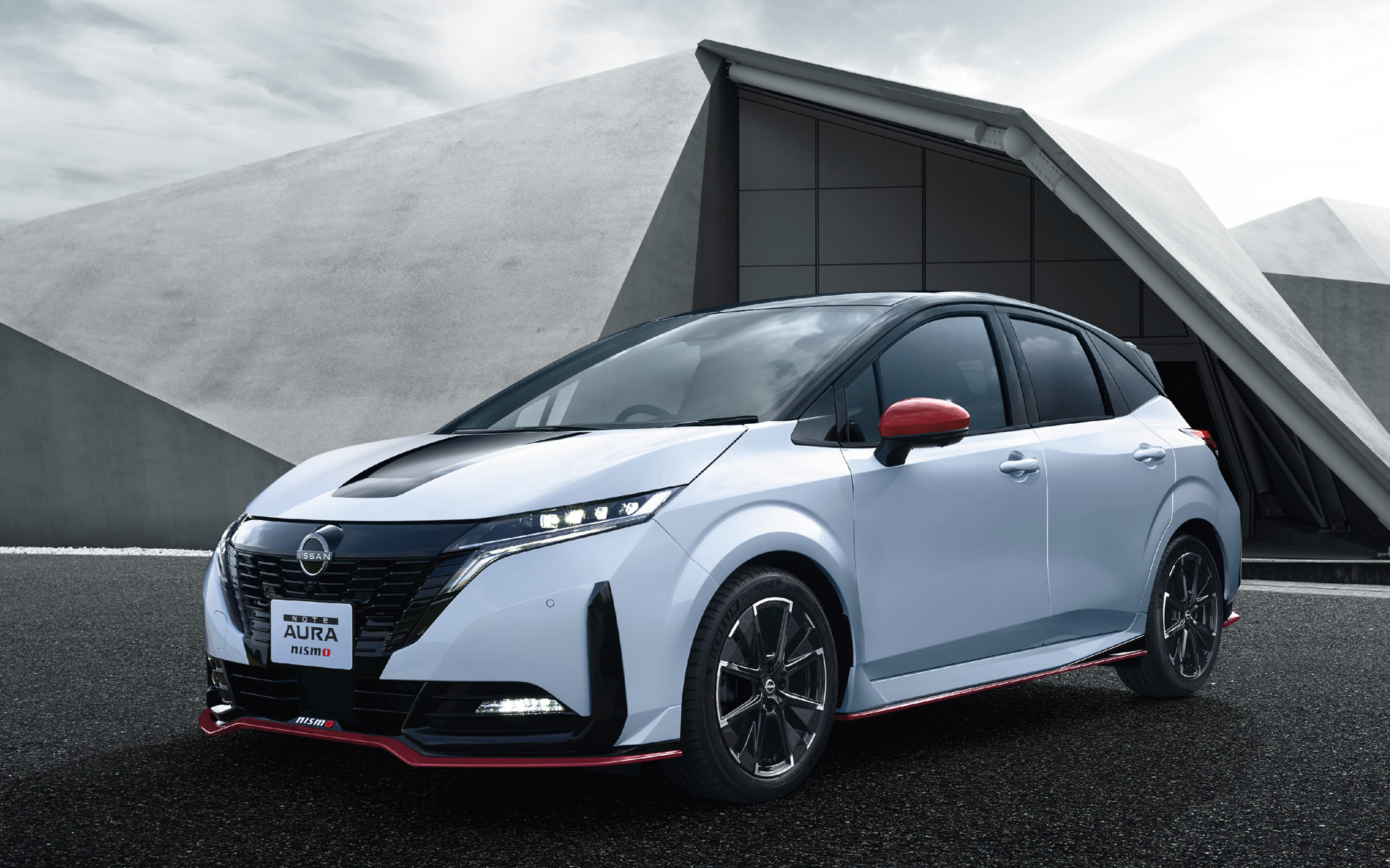 写真は現行モデルの「ノート オーラ NISMO」