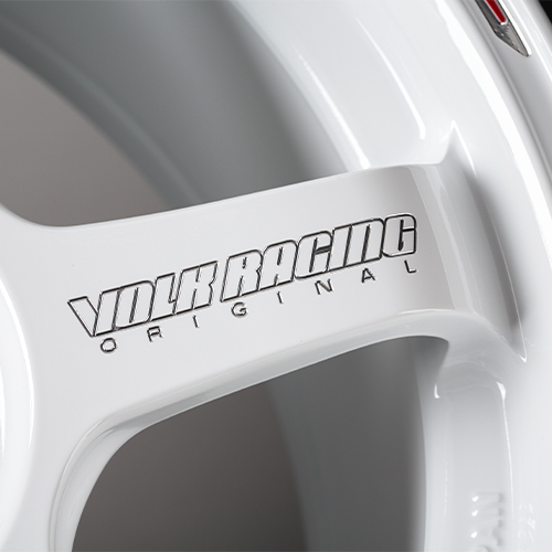 スポークにもA.M.T.製法によりマシニング文字が入る