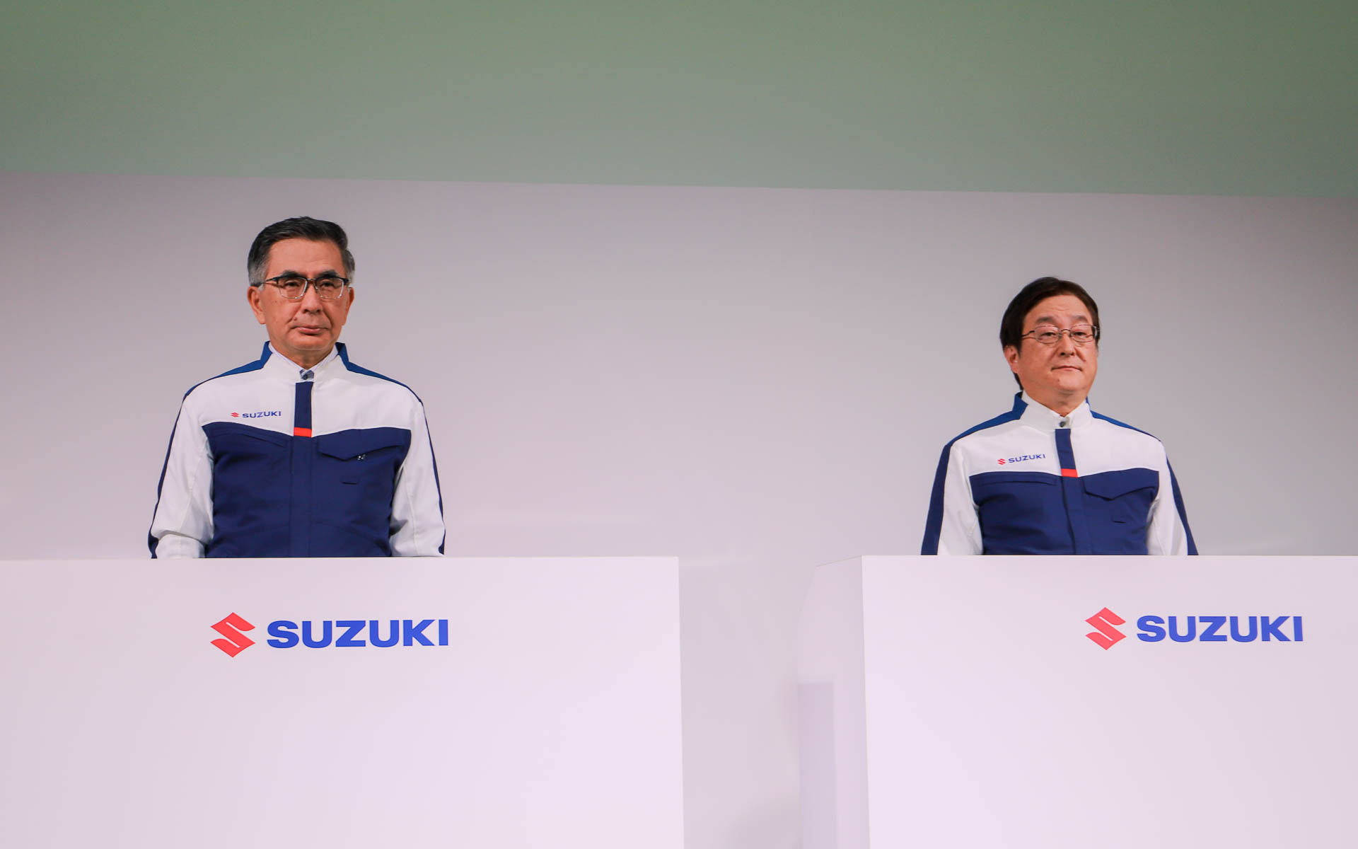 鈴木社長と加藤取締役専務役員による質疑応答が行なわれた