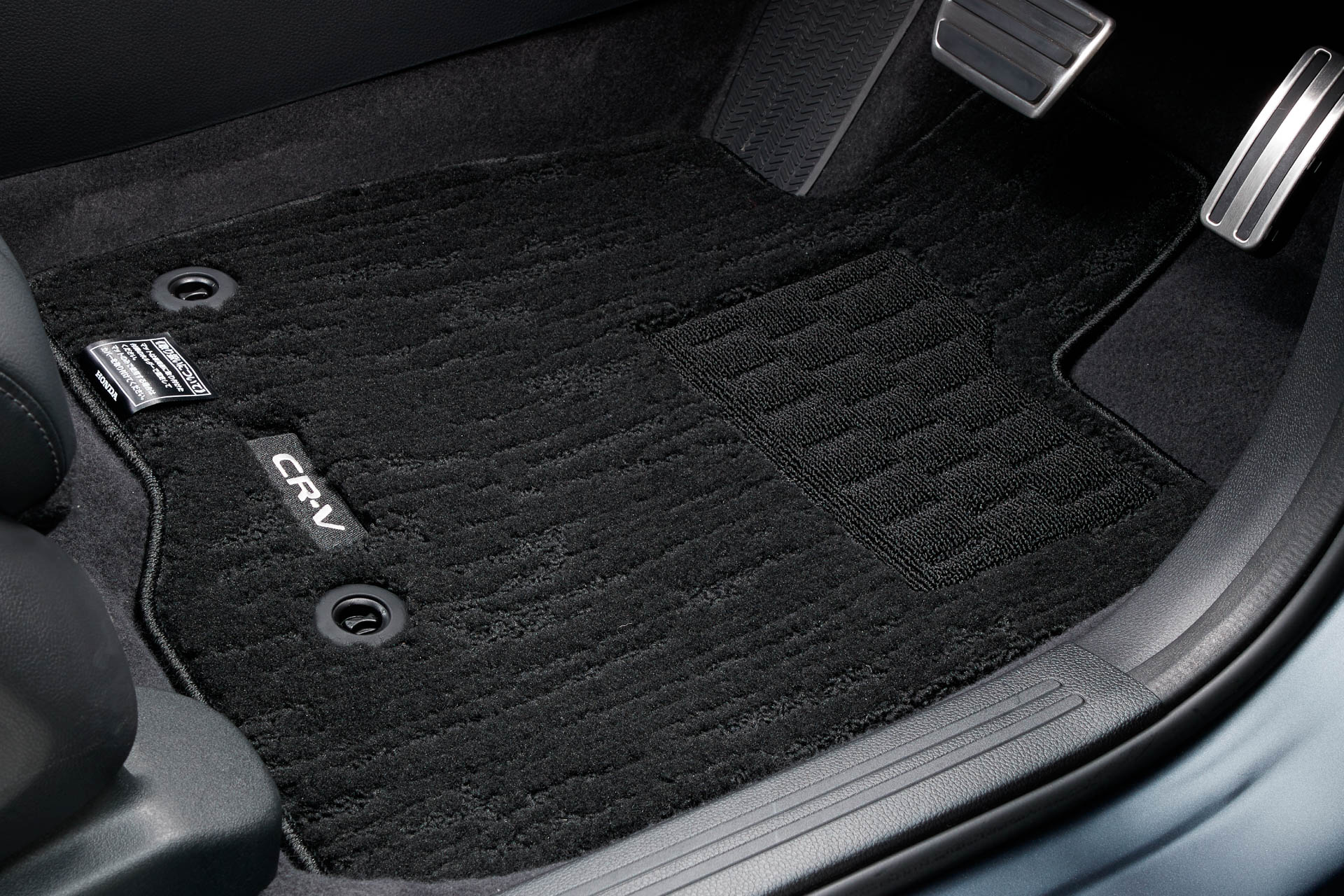 サステナブル素材を採用した「フロアカーペットマット」を設定