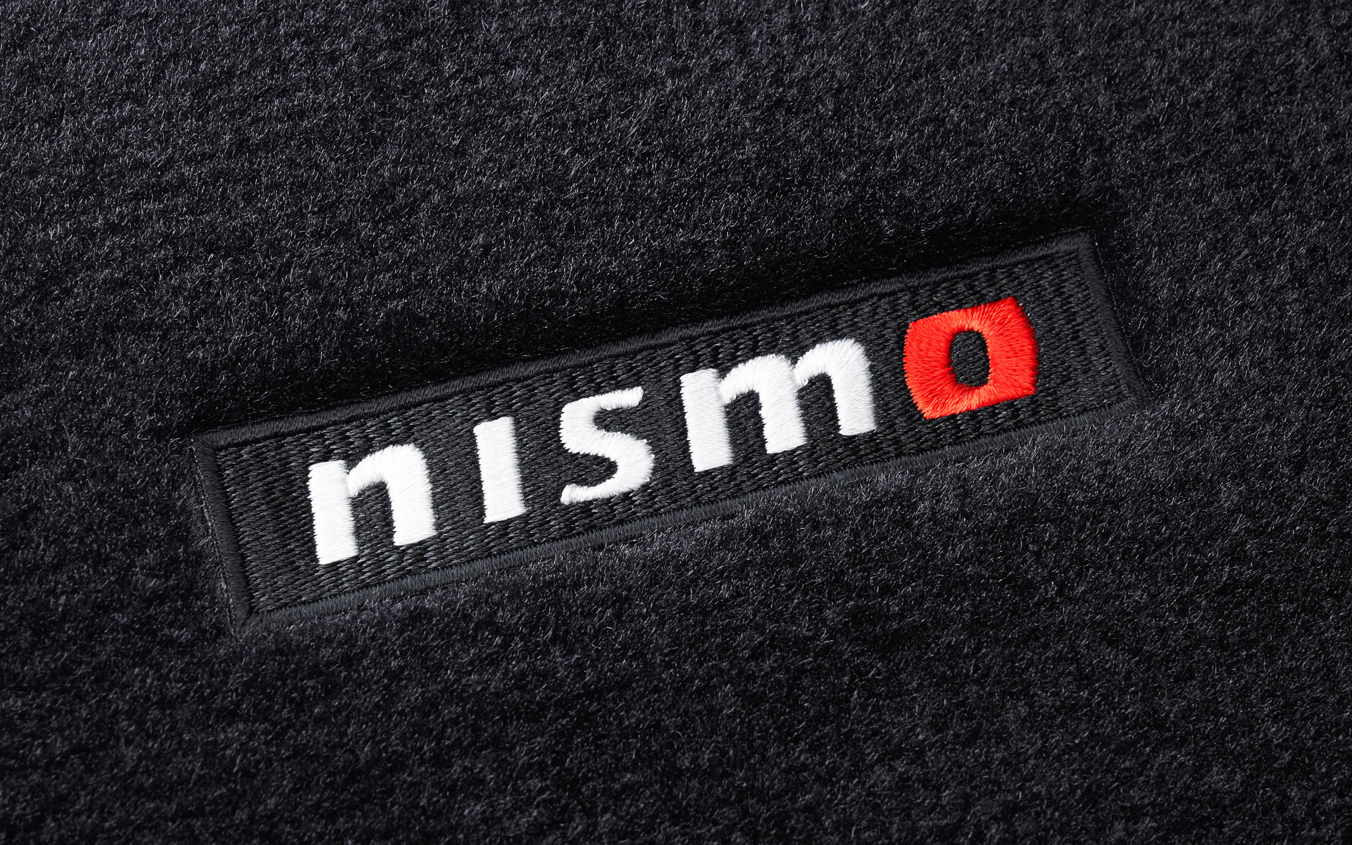 NISMOロゴは刺繍ワッペンを採用