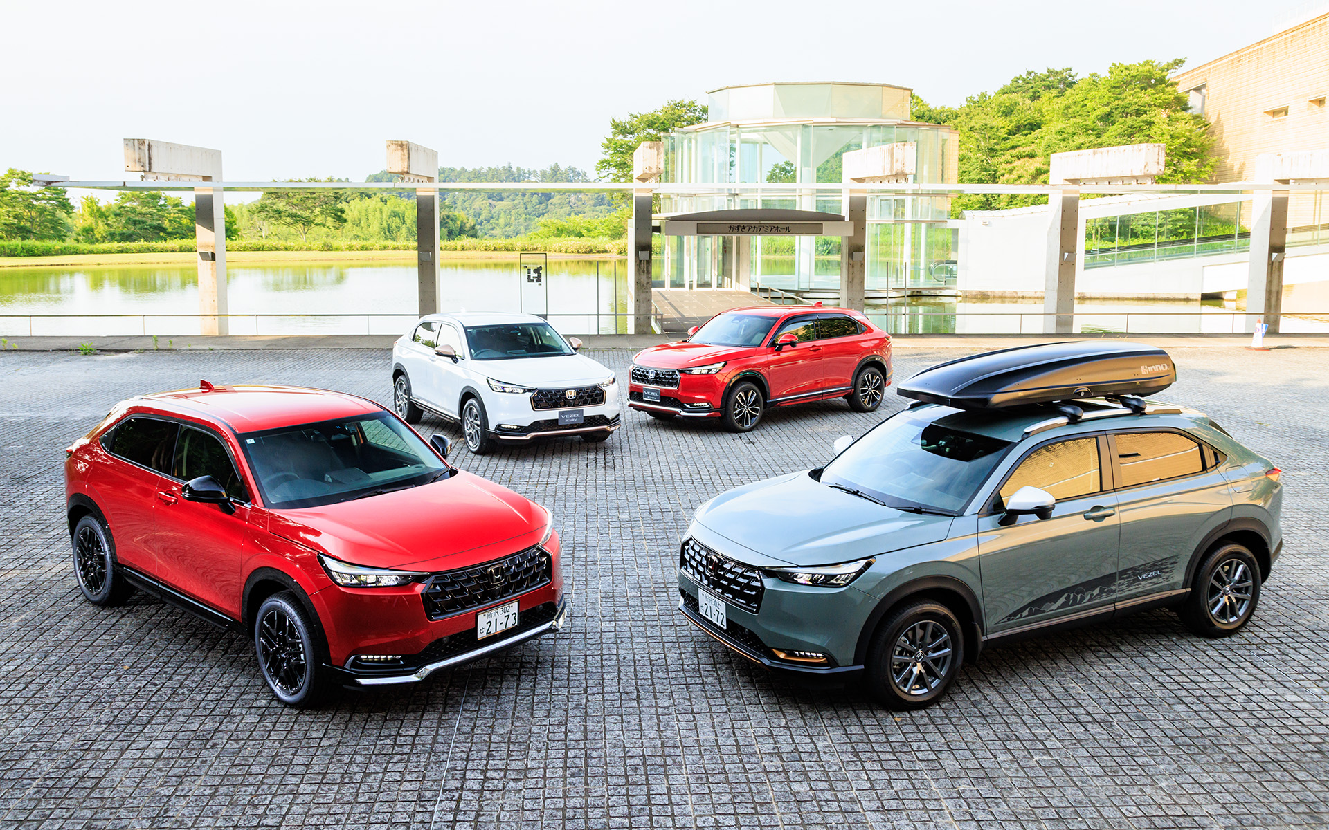 スポーツスタイル（左手前）、アクティブスタイル（右手前）、カジュアルスタイル（左奥）、アーバンスタイル（右奥）