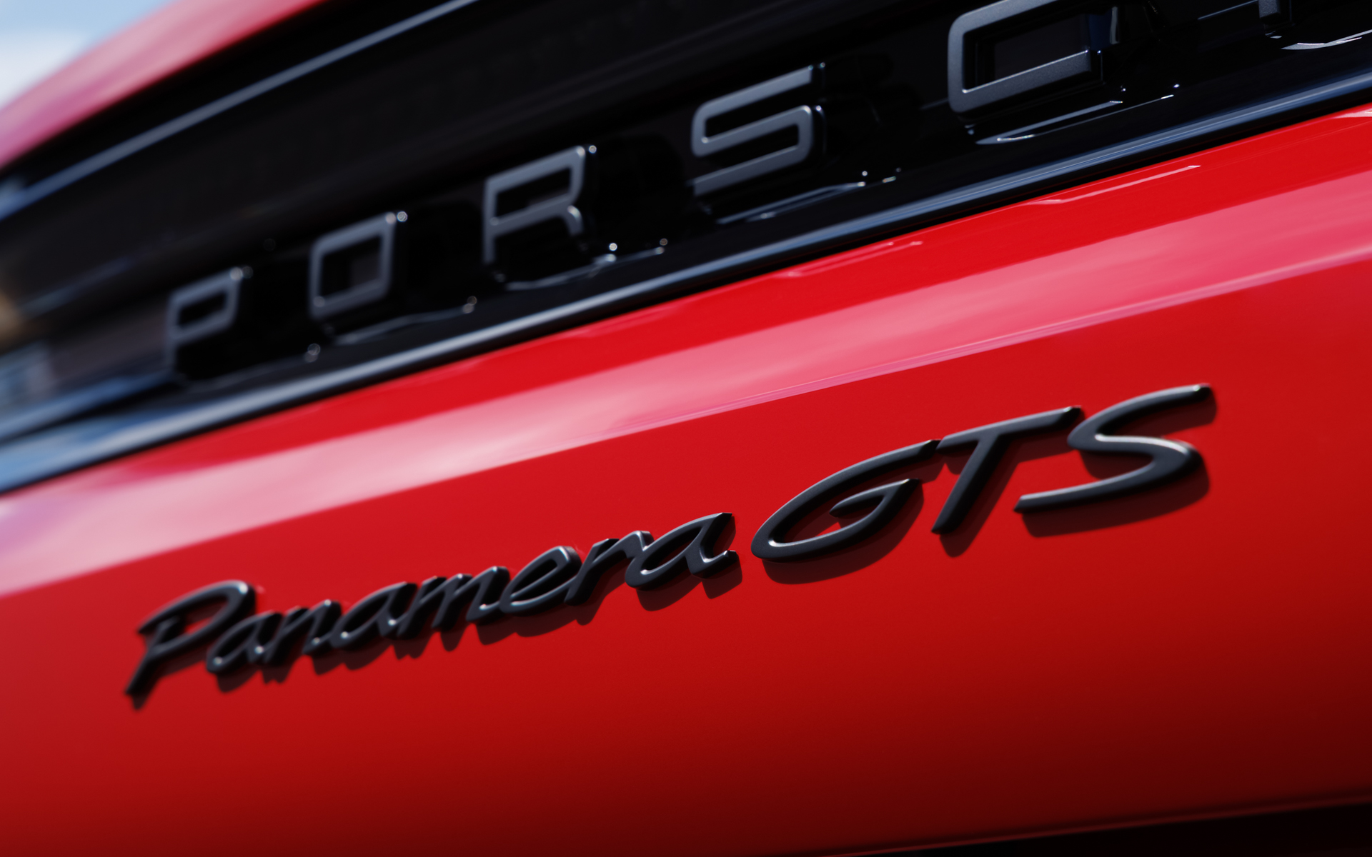 「GTS」ロゴは黒色