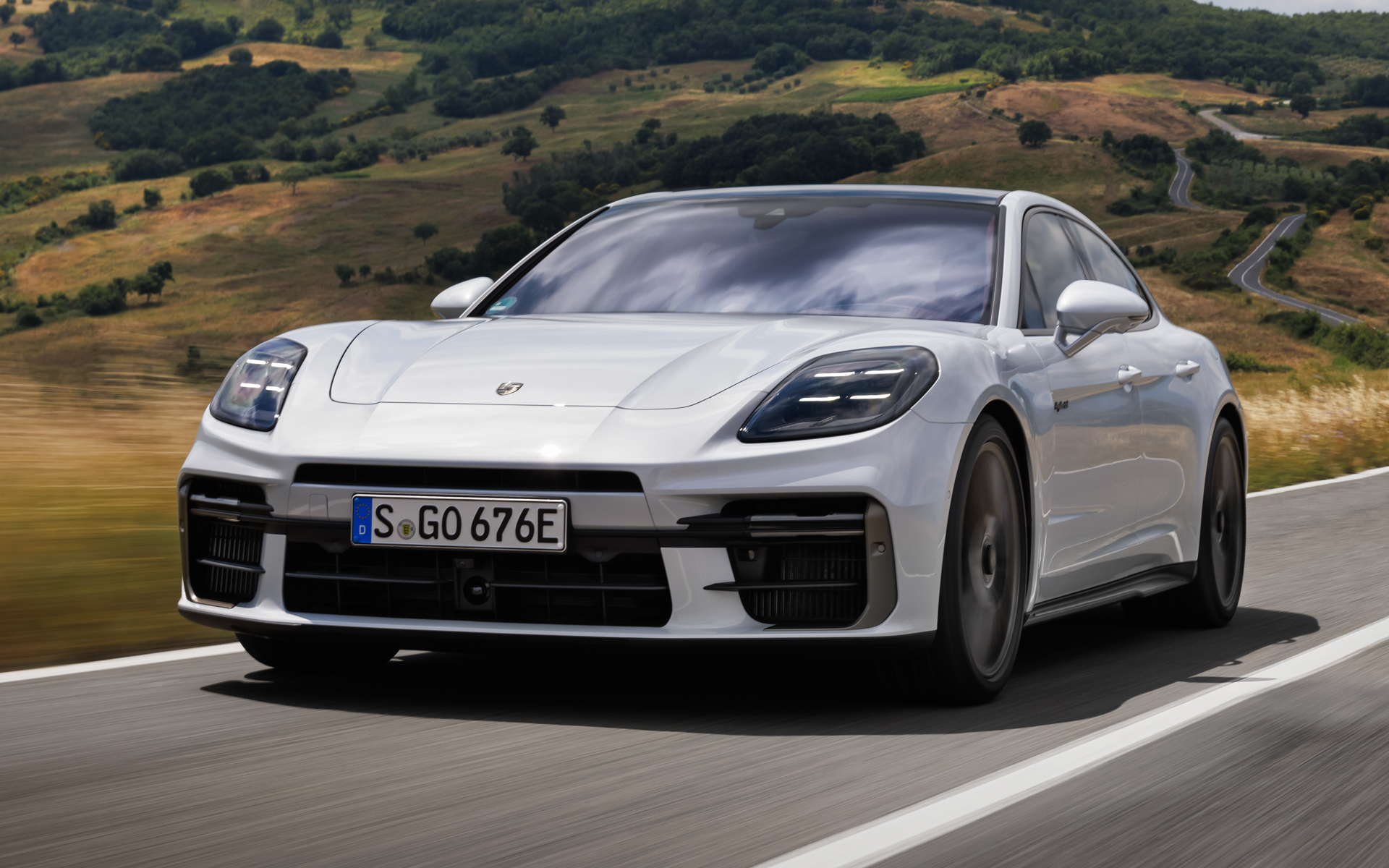 ポルシェンの新型「パナメーラ ターボS E-ハイブリッド」