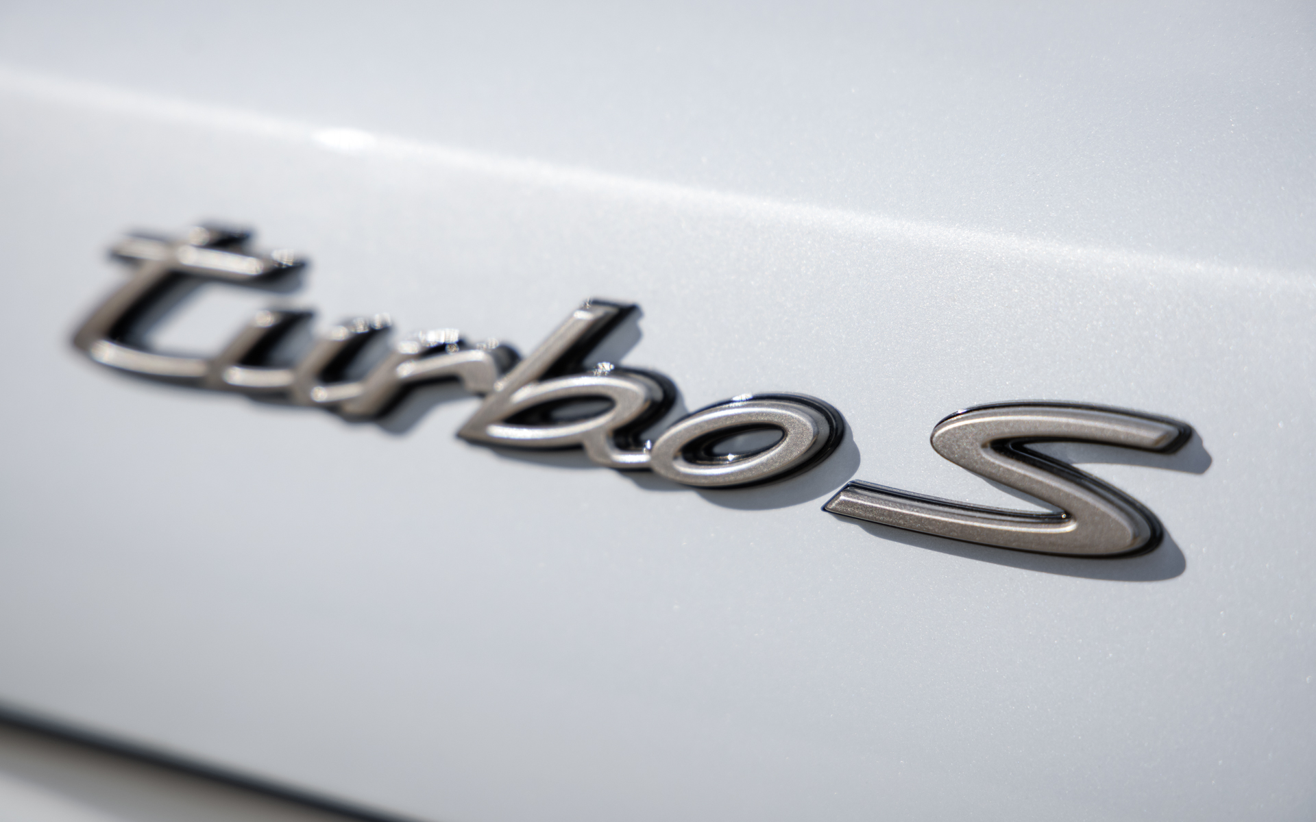 リアには「turboS」のロゴが入る