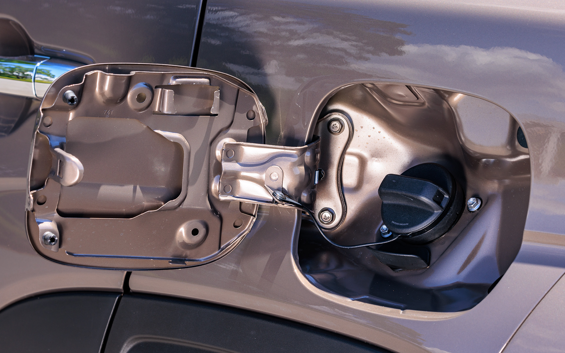 ガソリンはレギュラー仕様。タンク容量は37L