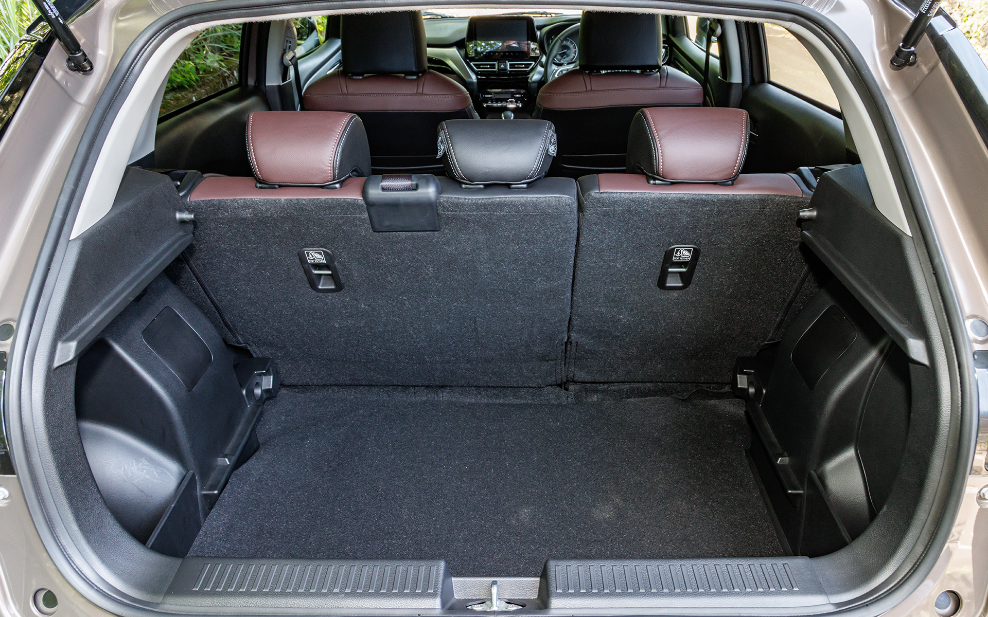 フロアボードを外すと高さ方向の容量がアップ