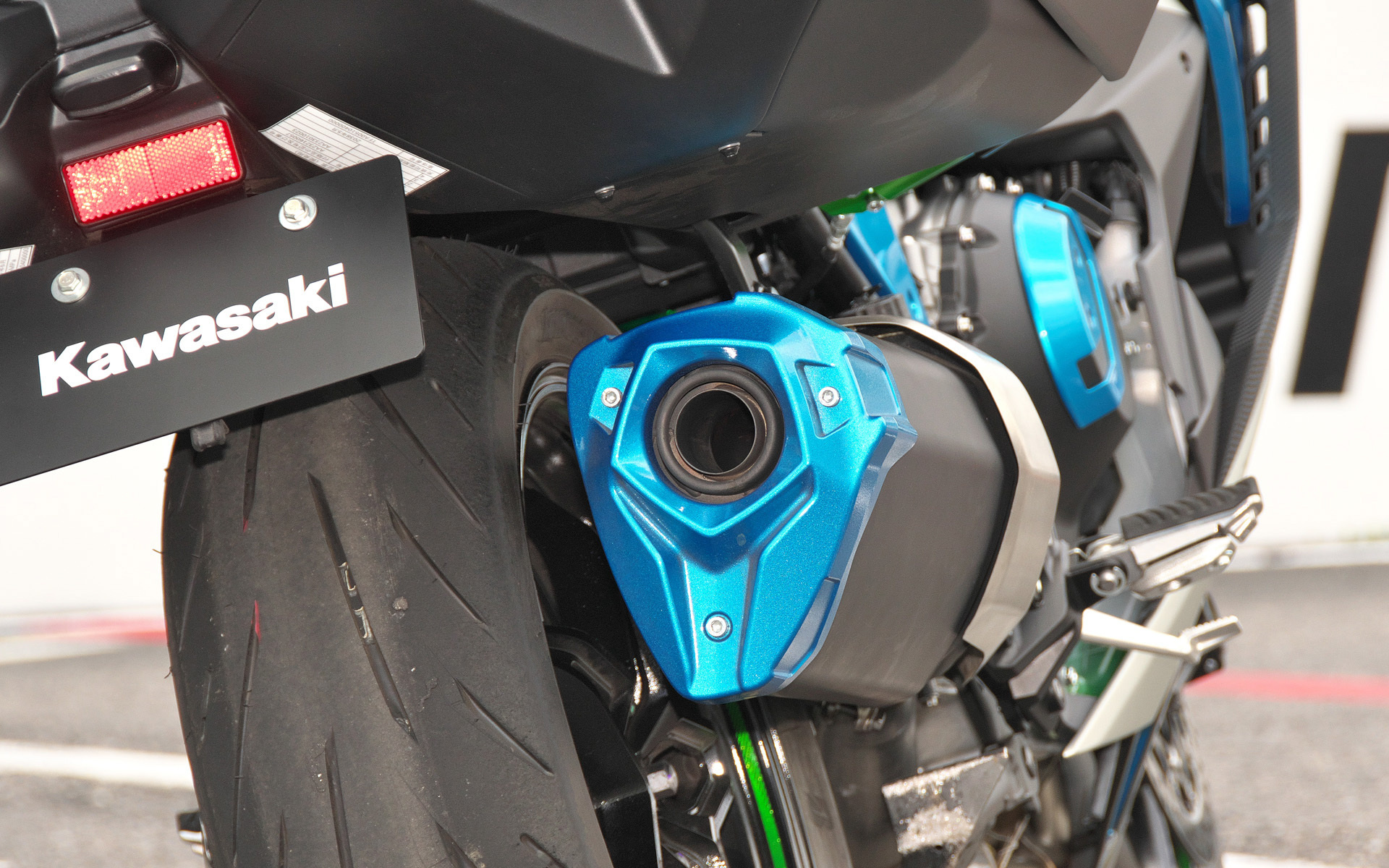 カワサキが開発中の水素エンジンバイク