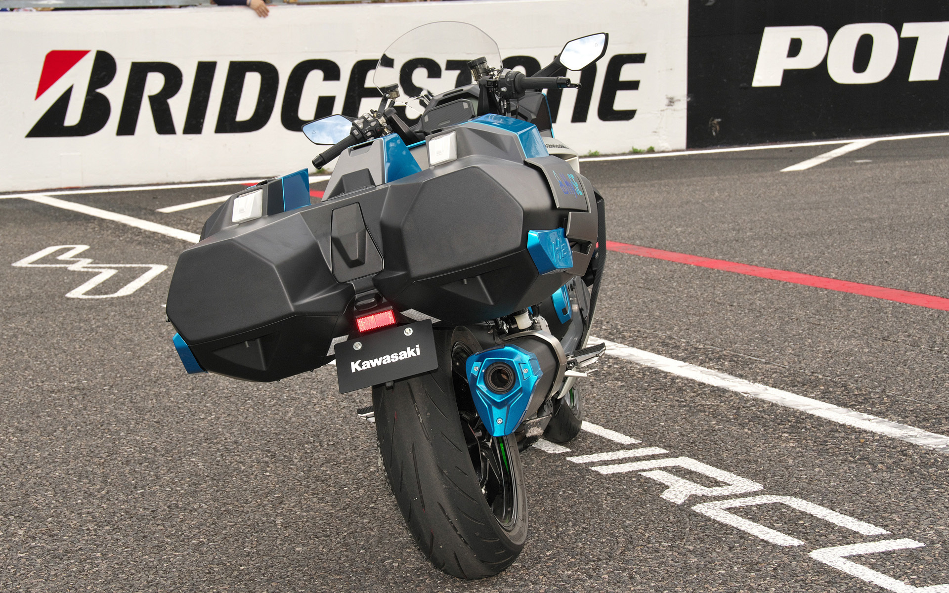 カワサキが開発中の水素エンジンバイク