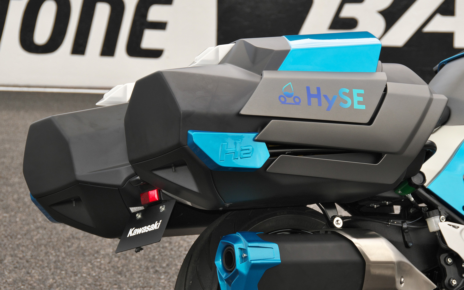 カワサキが開発中の水素エンジンバイク