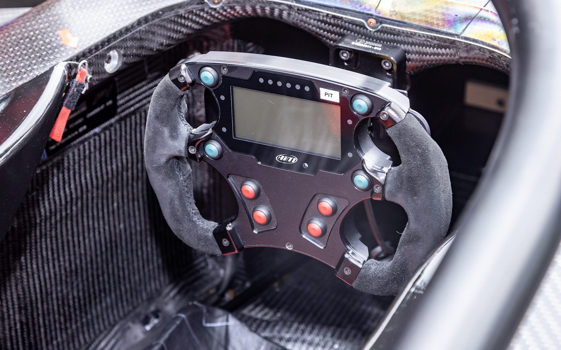 パドルシフトの6速トランスミッション搭載