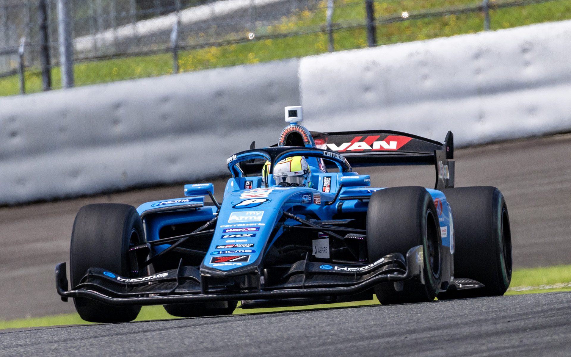 8号車 Kids com KCMG Elyse SF23 福住仁嶺選手