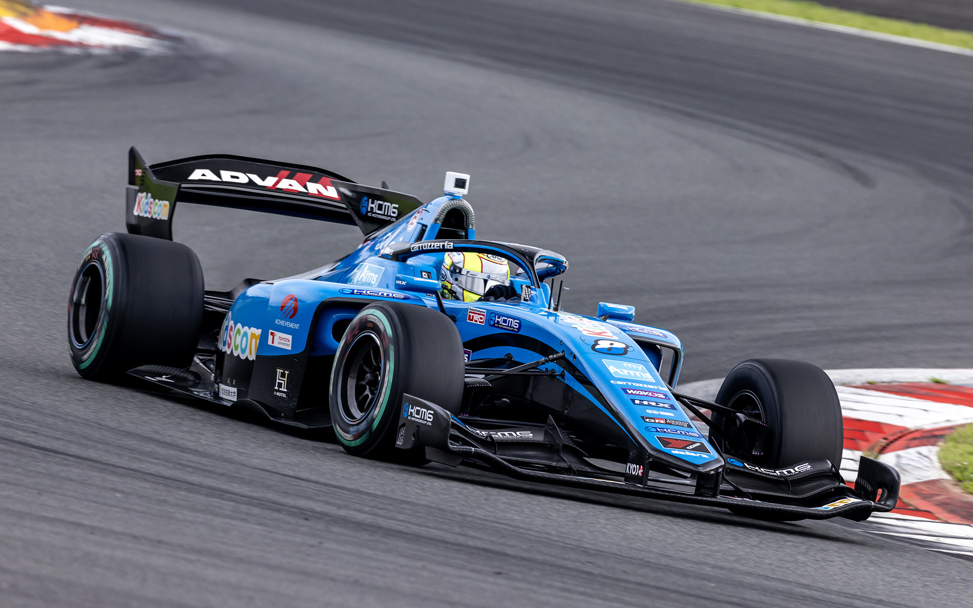 8号車 Kids com KCMG Elyse SF23 福住仁嶺選手