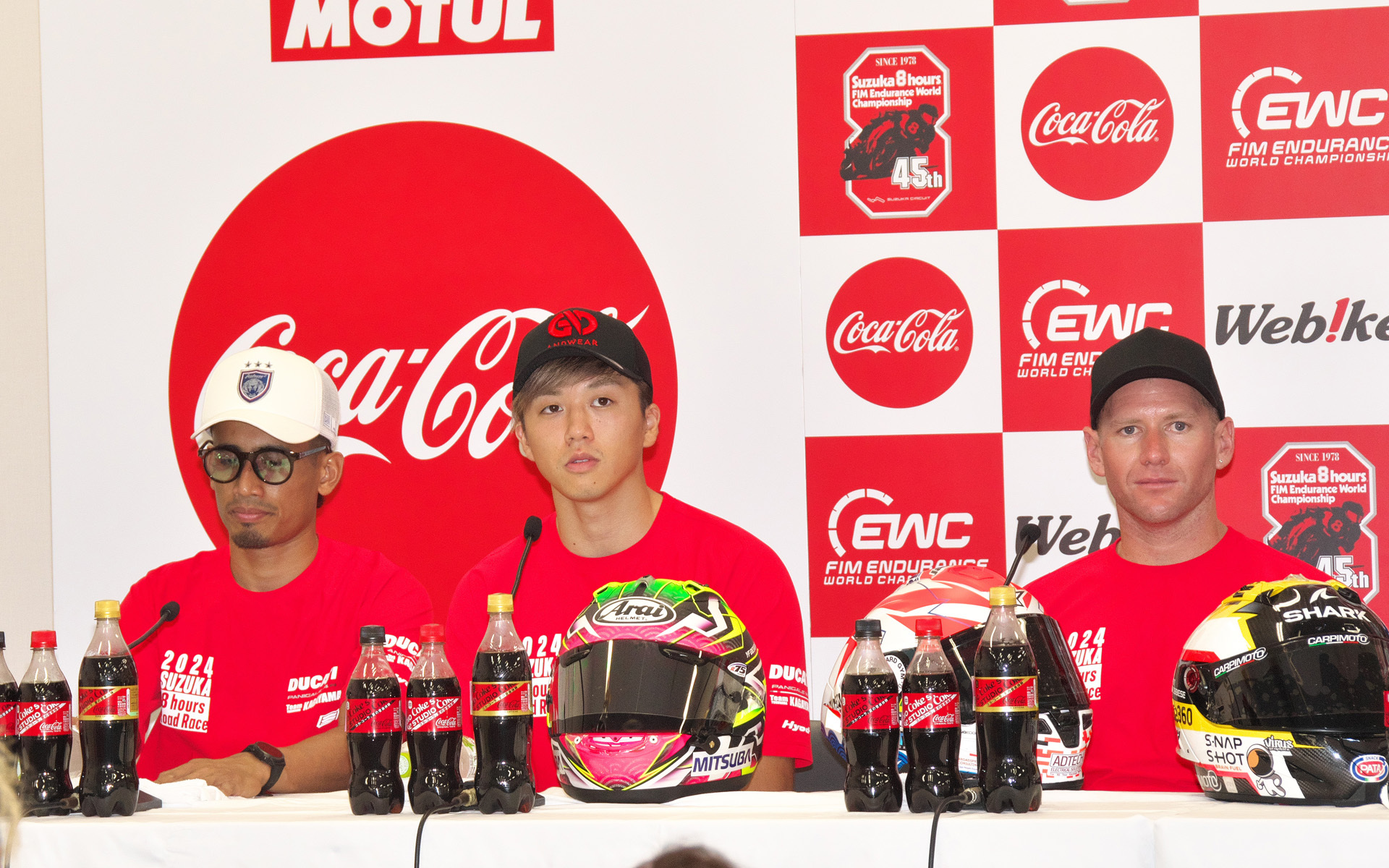 2号車DUCATI Team KAGAYAMA 水野涼選手（中央）：個人的にはポールを狙っていたので、2位という結果はすごく悔しいんですけど、レースを想定すればいいポジションが取れたと思います。あくまで本番は明日、ここまで3人の仕上がりもすごくいいので、明日に向けて今夜ミーティングを重ねて、明日はこの真ん中に座れるように頑張りたいと思います