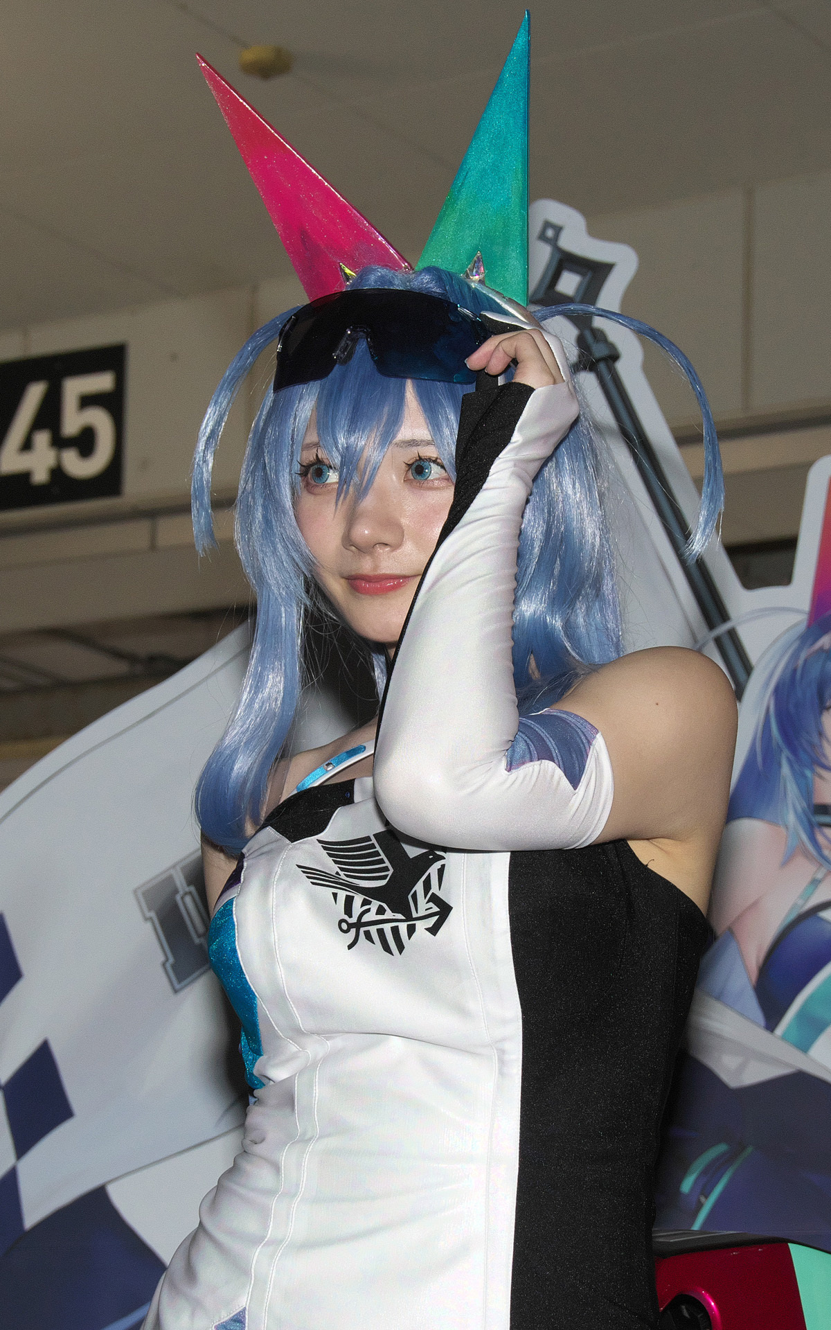 鈴鹿8耐の前夜祭に登場したレースクイーン