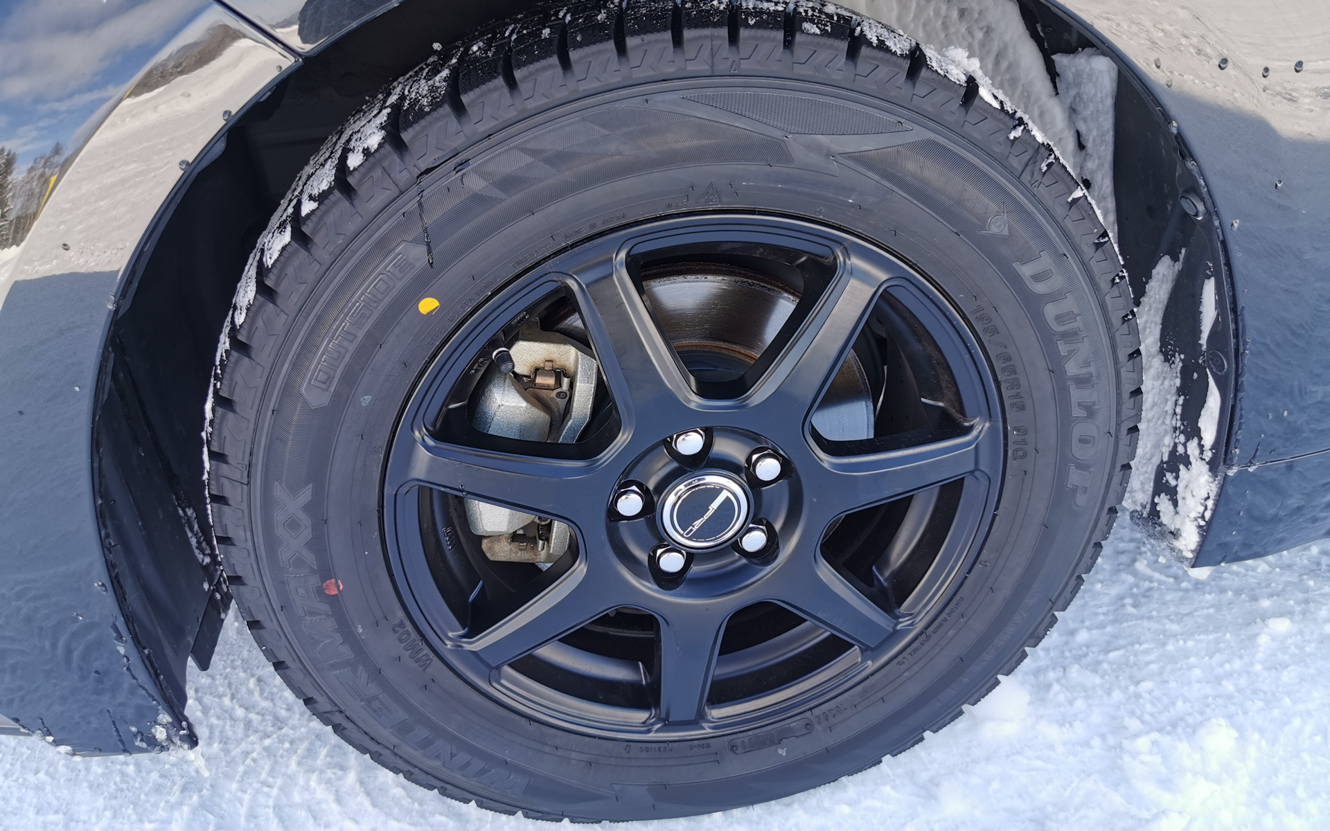 同じく比較試乗に使用したスタッドレスタイヤ「ウインターマックス 02」