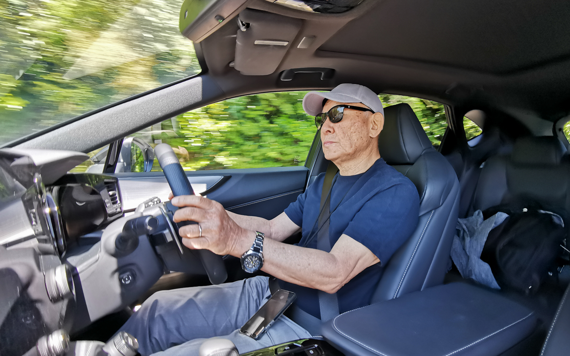 ロードノイズを抑え、高周波音も気にならないレベル