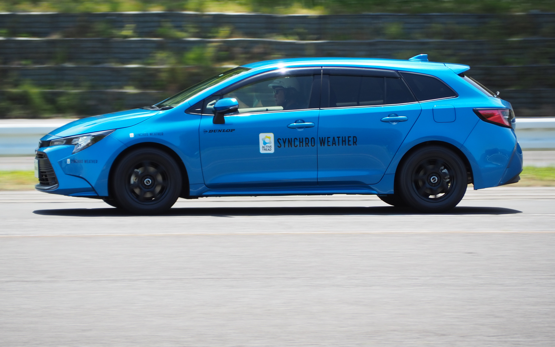 周回路の直線でロードノイズや乗り心地を確認