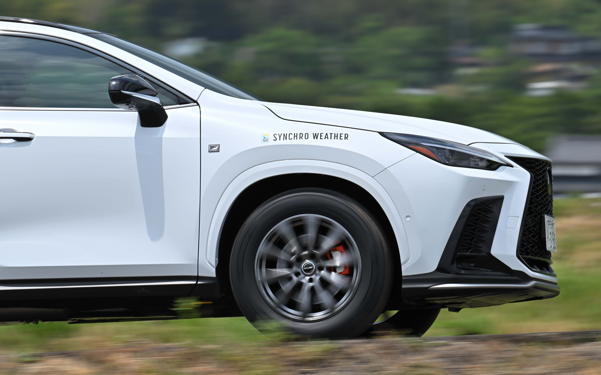 荒れた路面でもゴツゴツ感はない