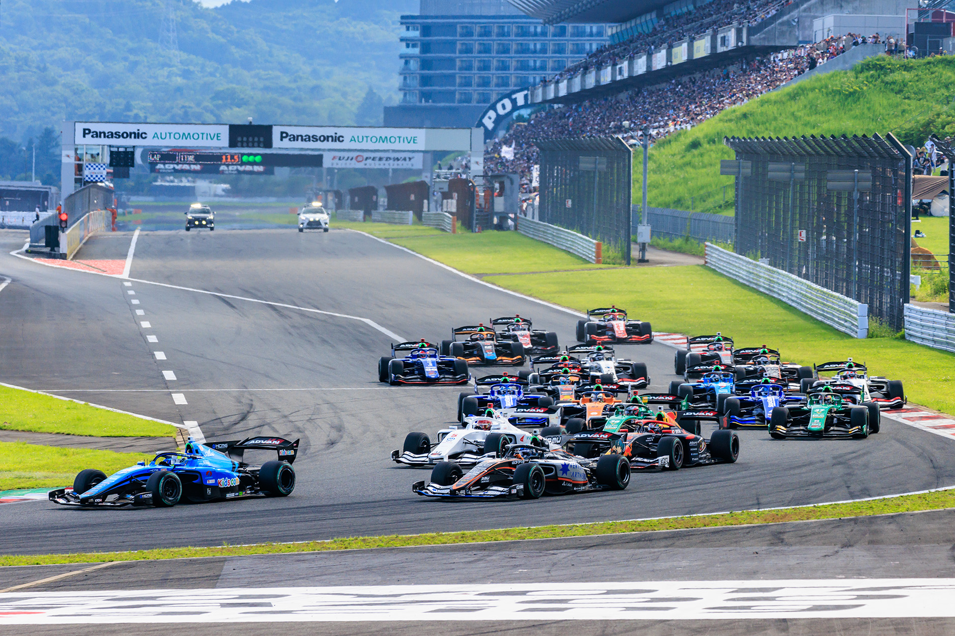 福住仁嶺選手が抜群のスタートで飛び出した