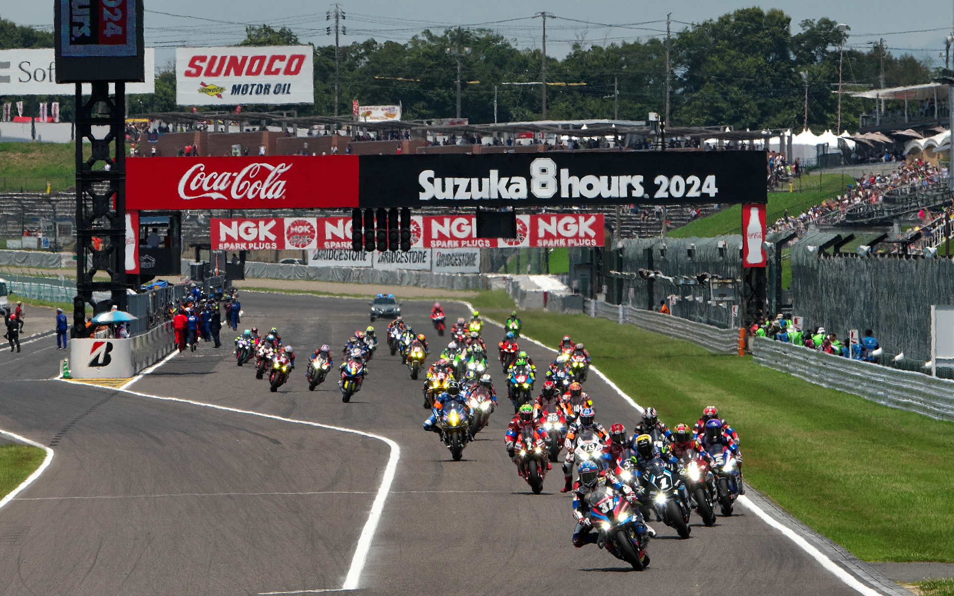 2024年鈴鹿8耐決勝レースのスタート