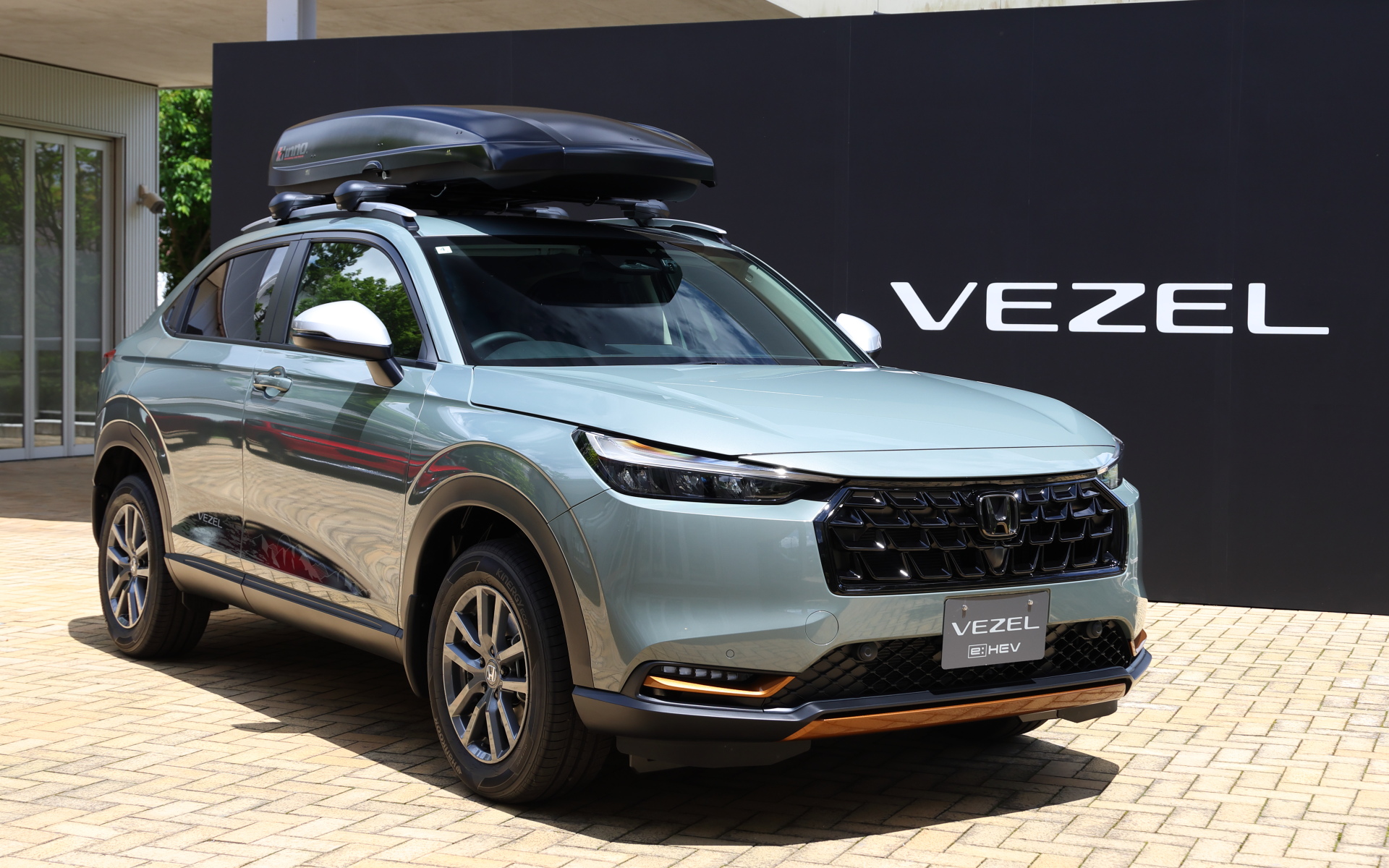 「VEZEL e:HEV X HuNTパッケージ」にホンダアクセスの純正アクセサリーを装着した「アクティブスタイル」
