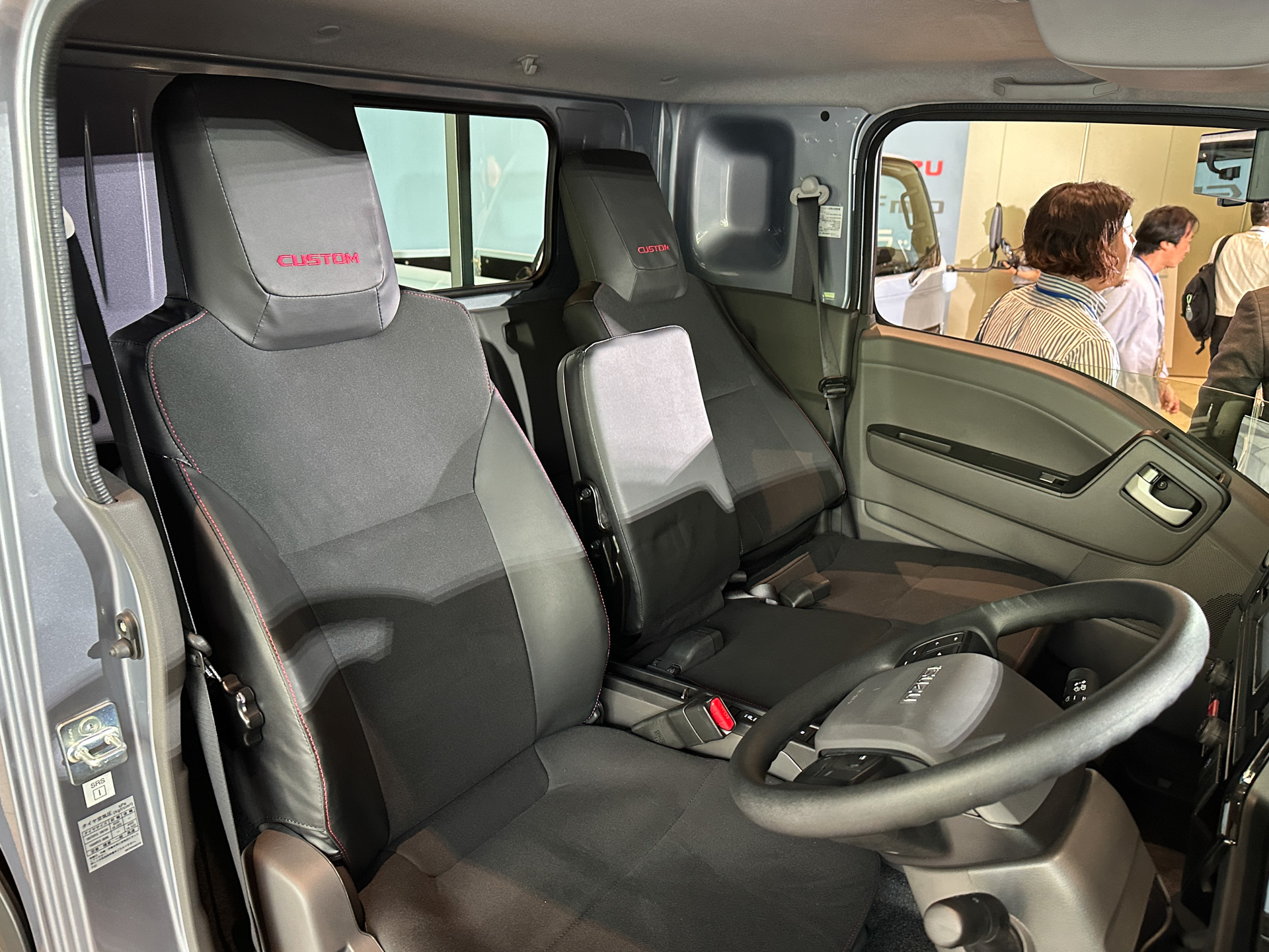 シート後方の室内空間を拡張した「スペースキャブ」仕様