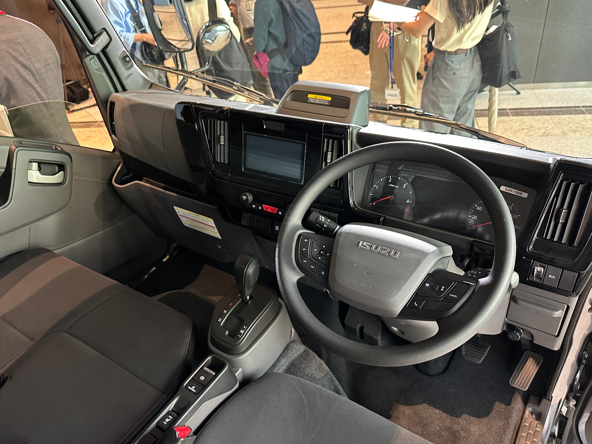 シート後方の室内空間を拡張した「スペースキャブ」仕様