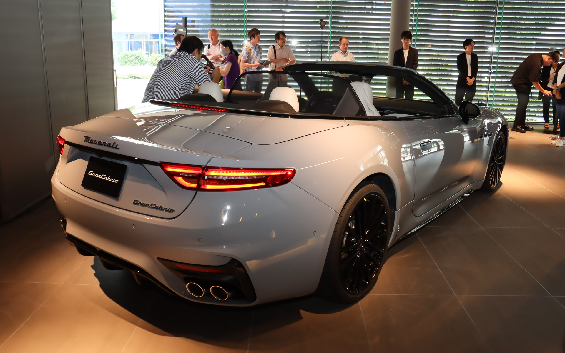 ボディサイズは4966×1957×1365mm（全長×全幅×全高。全幅はドアミラーを除く）、ホイールベースは2929mm