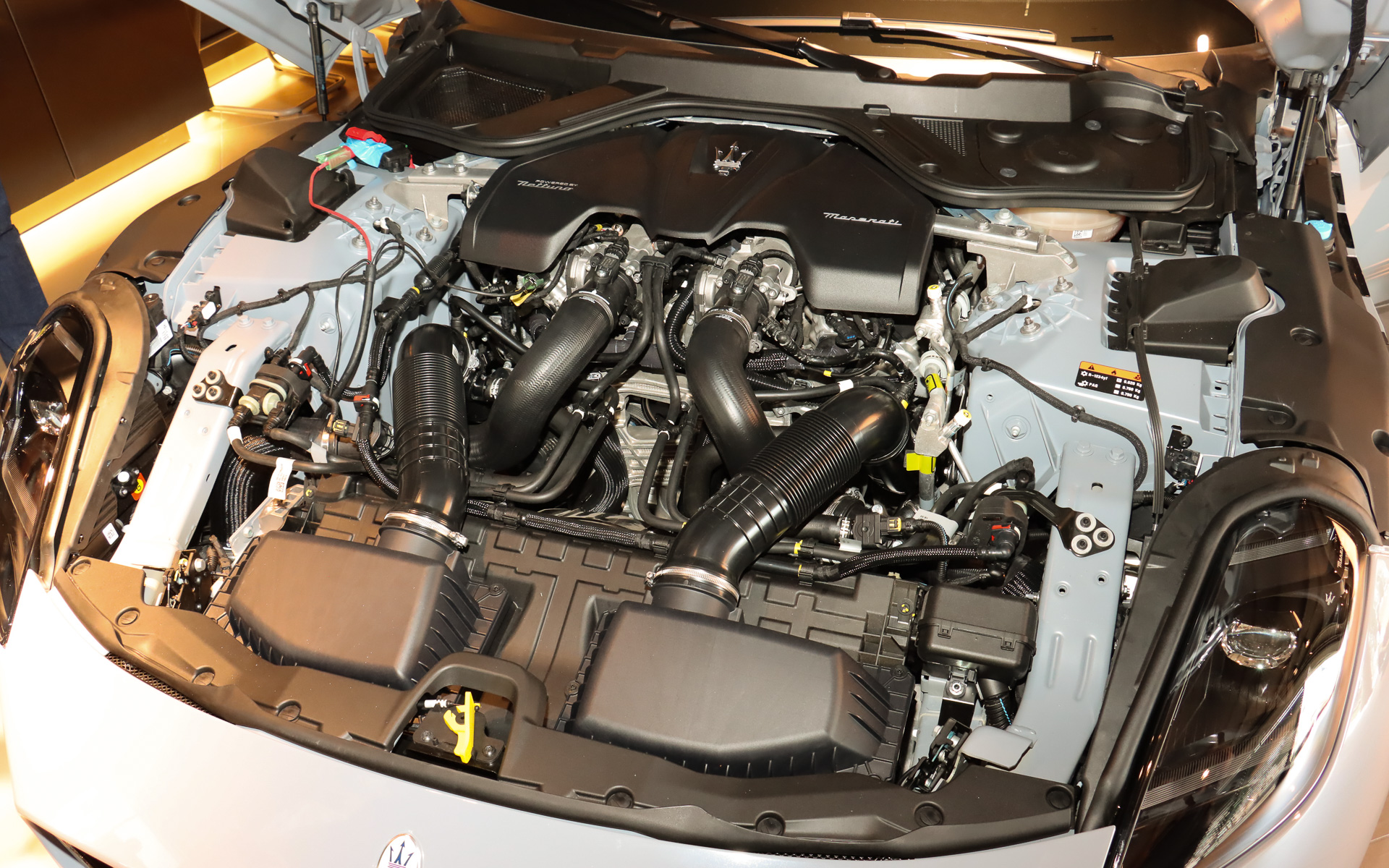 最高出力542HP（550PS）/6500rpm、最大トルク650Nm/3000rpmを発生するV型6気筒3.0リッターツインターボエンジン“ネットゥーノ”